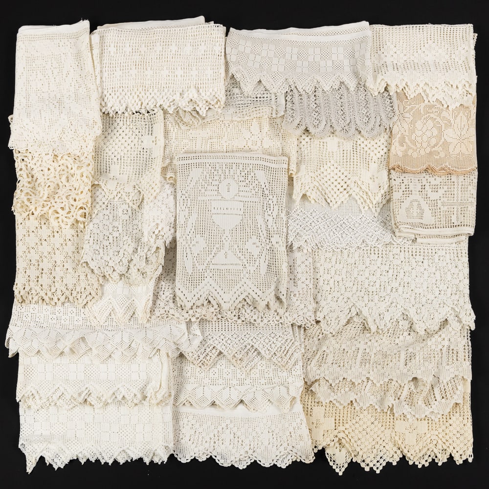 Lithurgical Vestments: : Liturgical crochet, hand-made, machine-made and various types of fine lace. (1 of 6)