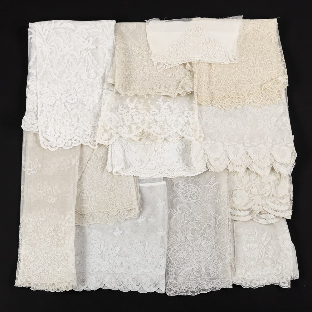 Liturgical vestments: Liturgical lace, Handmade, Machine-made and various types of fine lace. (1 of 7)