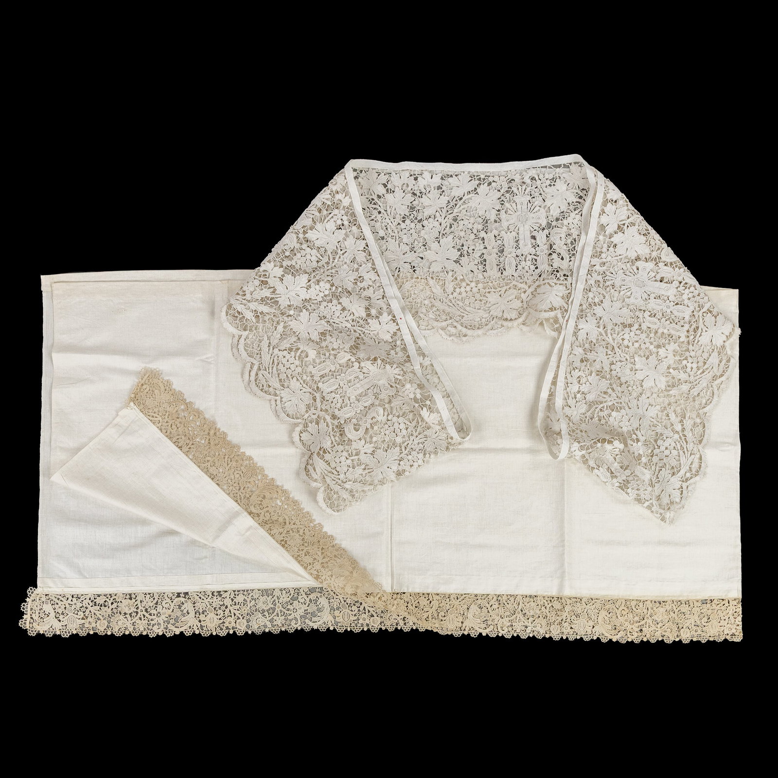 Lithurgical Textiles: An altar veil and hem for an alb, entirely handmade in Burano lace, Flanders, (1 of 9)
