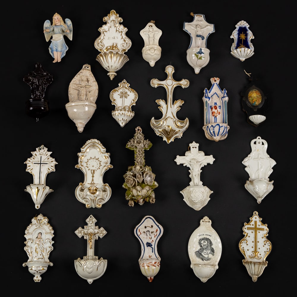 21 holy water fonts in porcelain, stoneware and biscuit porcelain. (1 of 4)