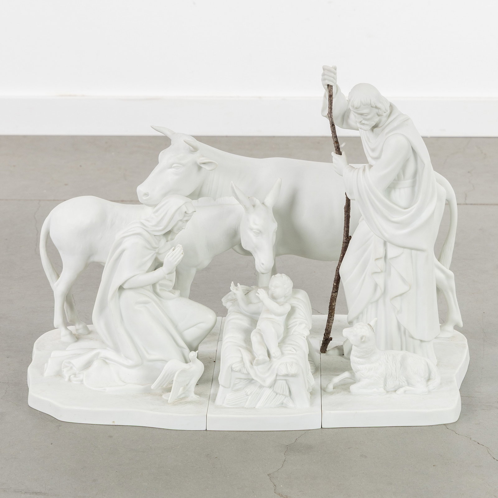 Vista Alegre, a fine bisque porcelain nativity scene. 20th C. (1 of 7)