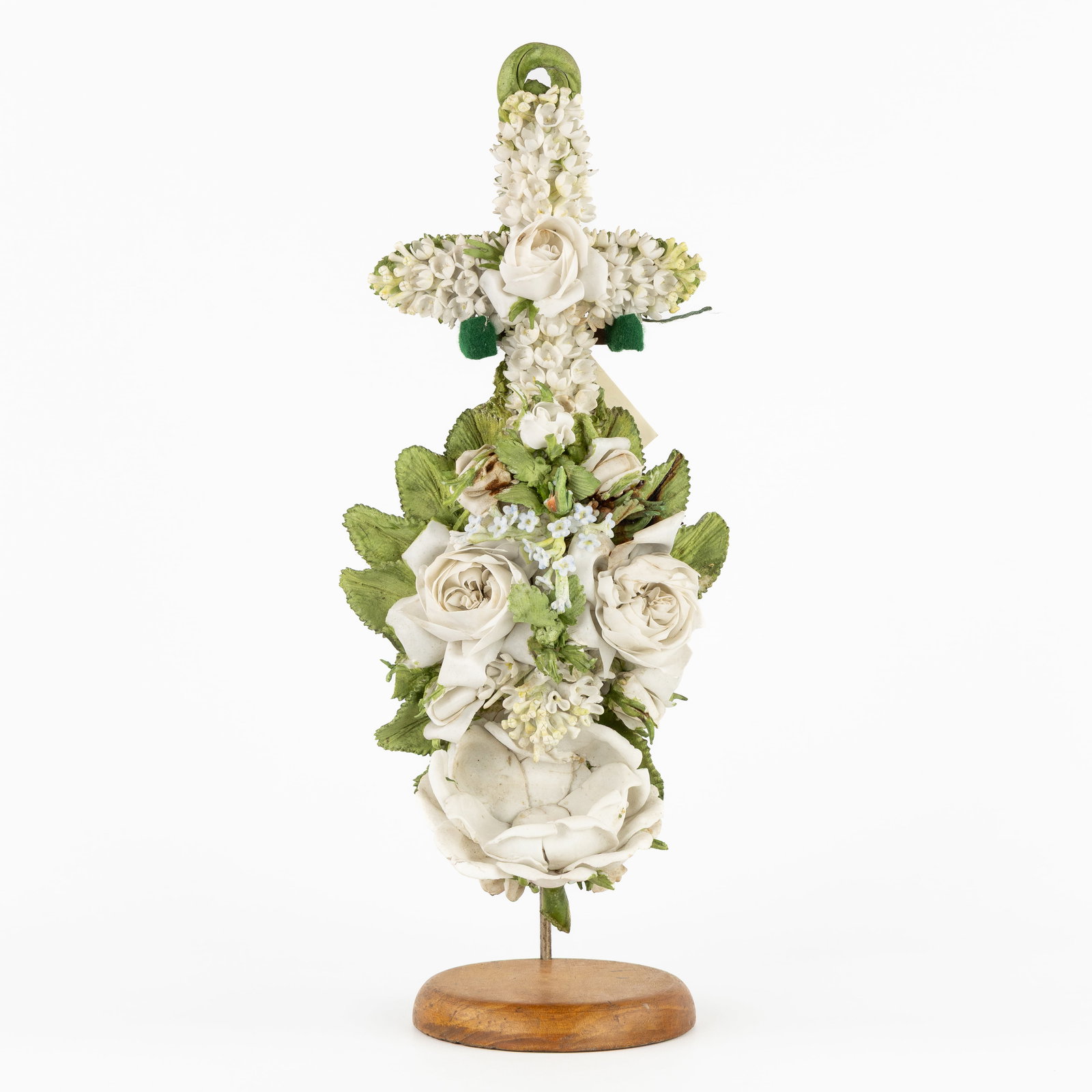 Pierre Dartout (XIX-XX) 'Croix en Fleurs de Porcelaine', holy water font with crucifix, biscuit (1 of 8)