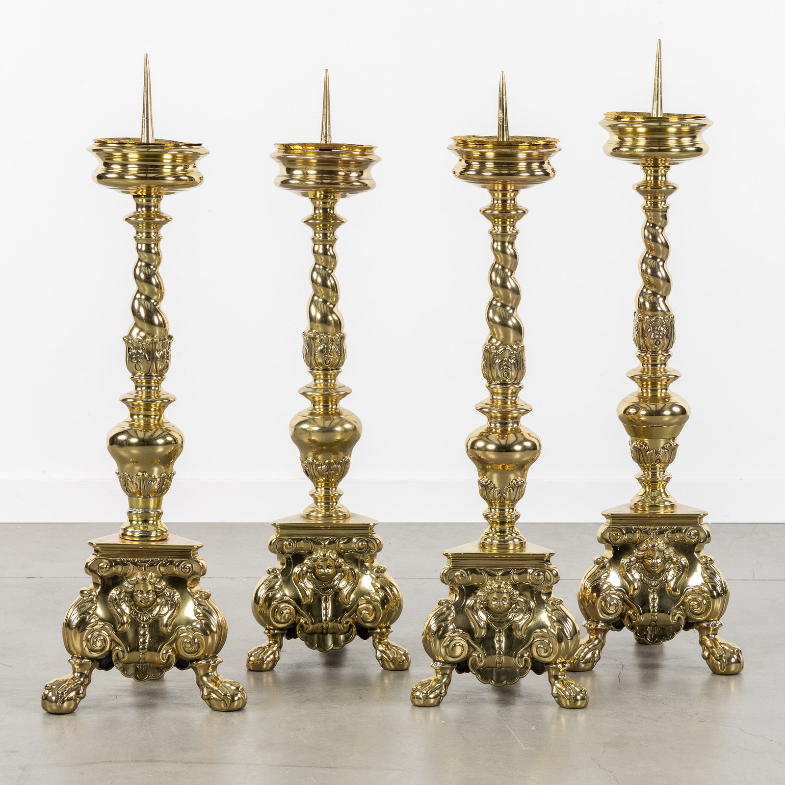 Two pairs of large church candlesticks with cherub heads, polished bronze, Flanders, Baroque, (1 of 7)