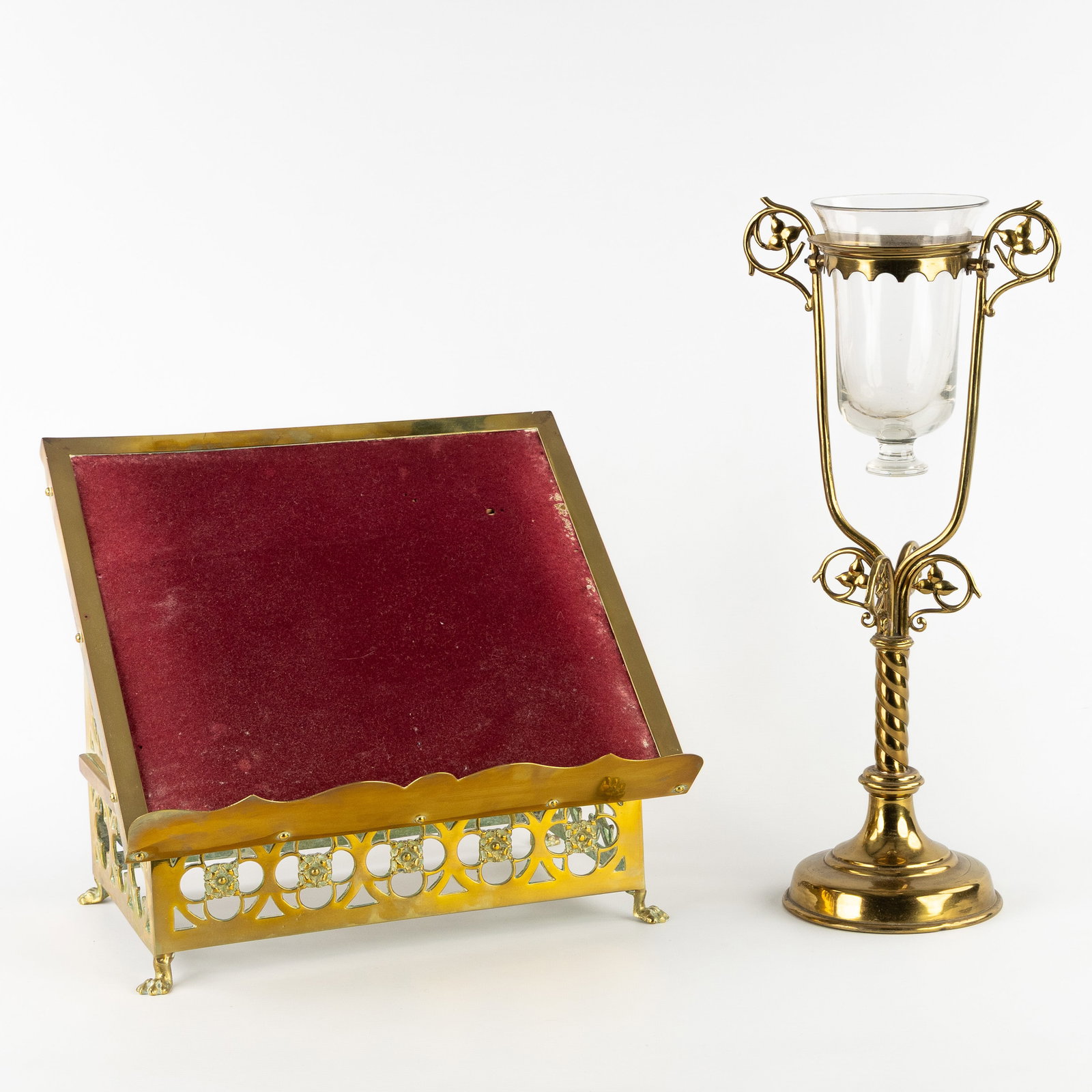 A Gothic Revival Lectern and Eternal Light, brass and glass.: A Gothic Revival Lectern and Eternal Light, brass and glass. 1. Brass lectern, decorated with openwork quatrefoil tracery and red velvet, Gothic Revival (H: 31 cm x W: 36 cm x D: 29 cm).2. Eternal Lig