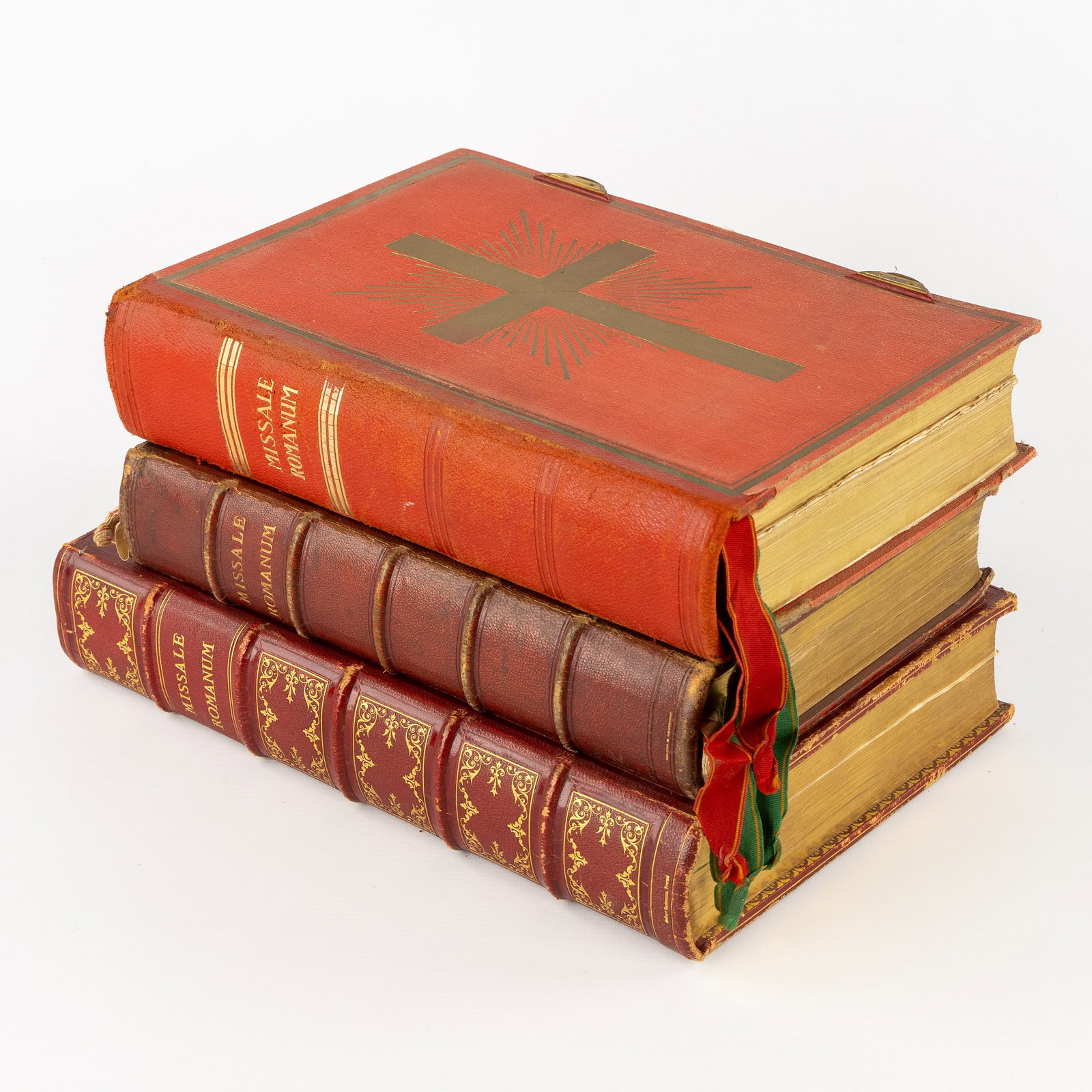 Three “Missale Romanum??, Gothic Revival style, gilt leather, 1886 – 1889 – 1939. (1 of 14)