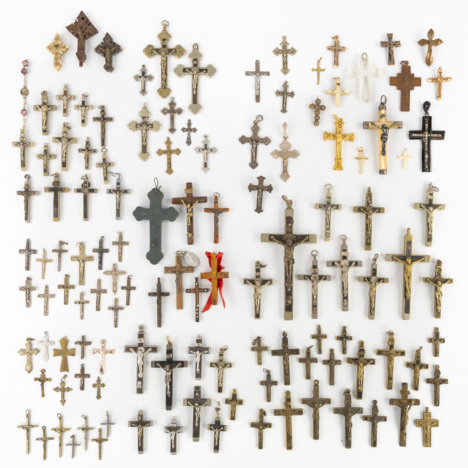 A Large collection of 119 crucifixes and crucifix pendants, Metal, wood, and others. (1 of 7)