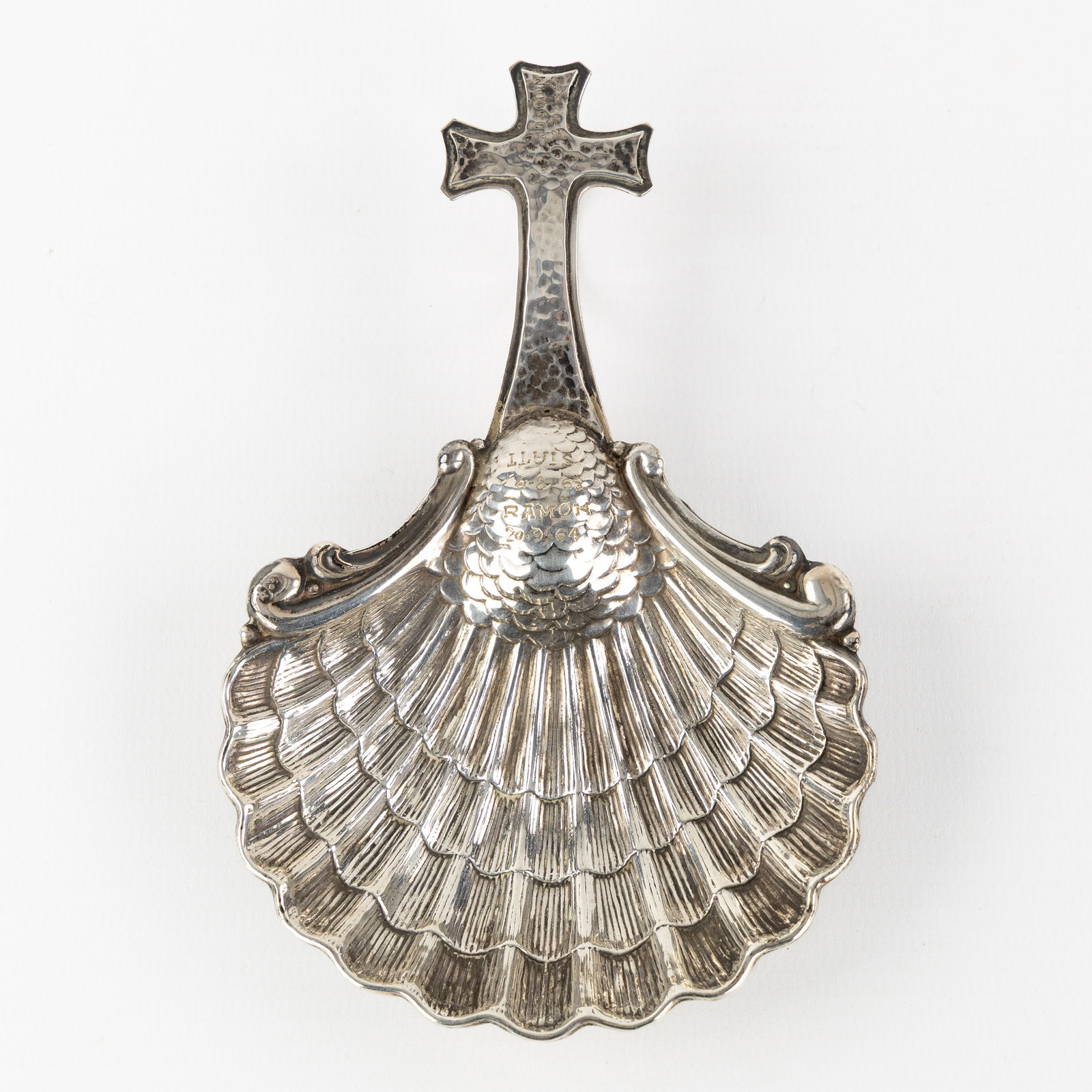 A Silver baptismal shell, Spain, circa 1960. Silver, 38g. (1 of 6)