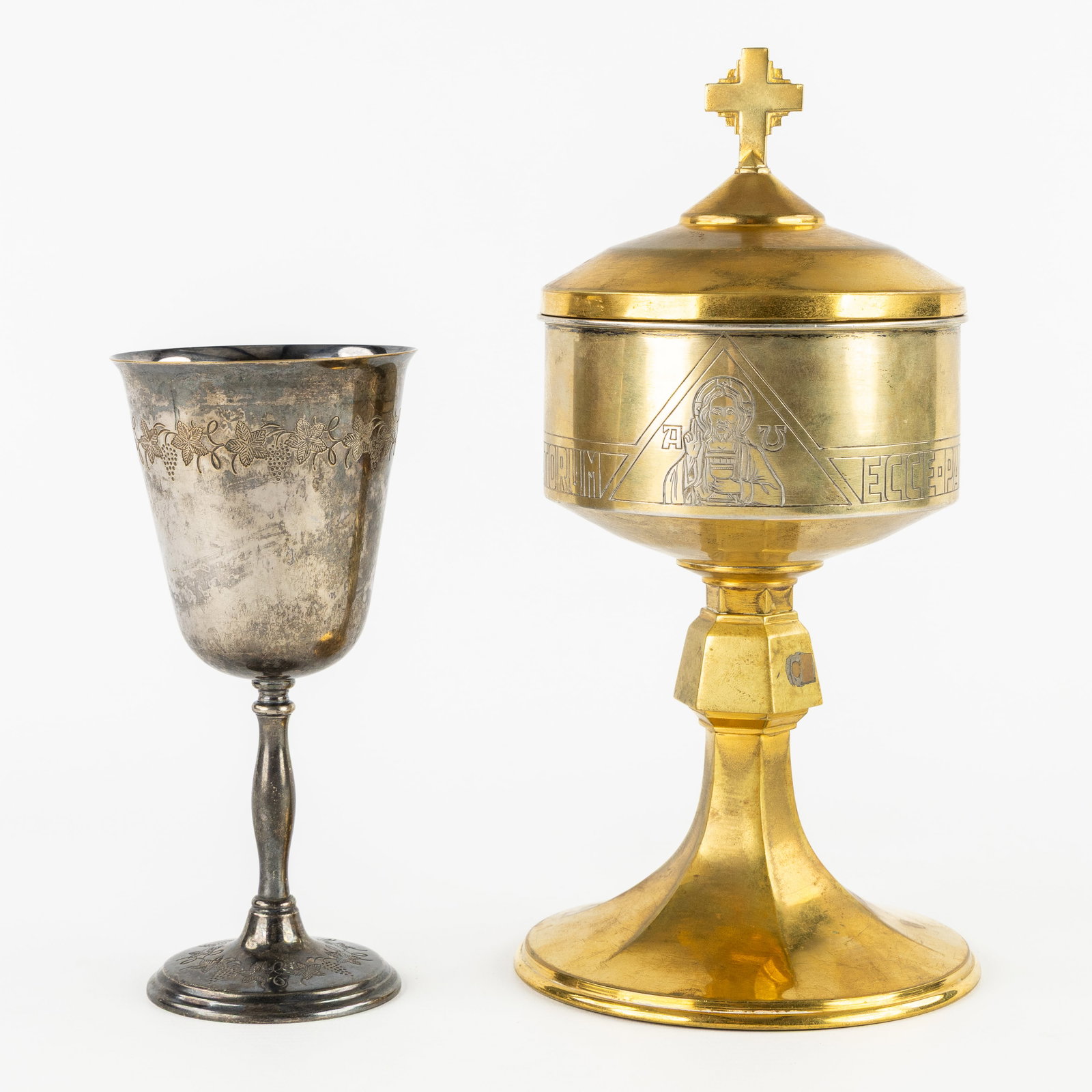 Gidion De Reuck (1942 - ?) A Ciboria with silver cuppa, added a silver-plated chalice. Silver, 263g. (1 of 9)