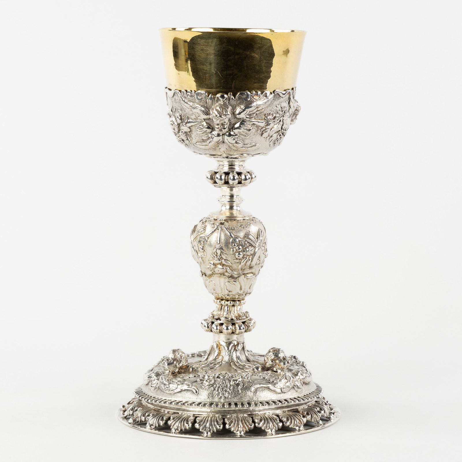 Josephus I Hennekin (1643-1720) a silver chalice with vermeil cuppa and cherub heads, Antwerp, (1 of 8)