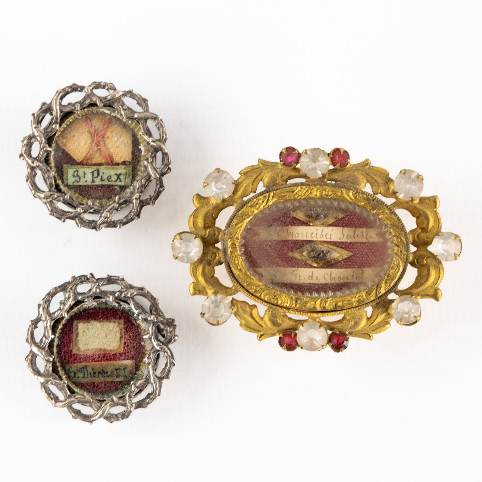 A Sealed Multi-theca and two theca, with relics for Saint Thérèse of Lisieux, Pope Pius X and (1 of 5)