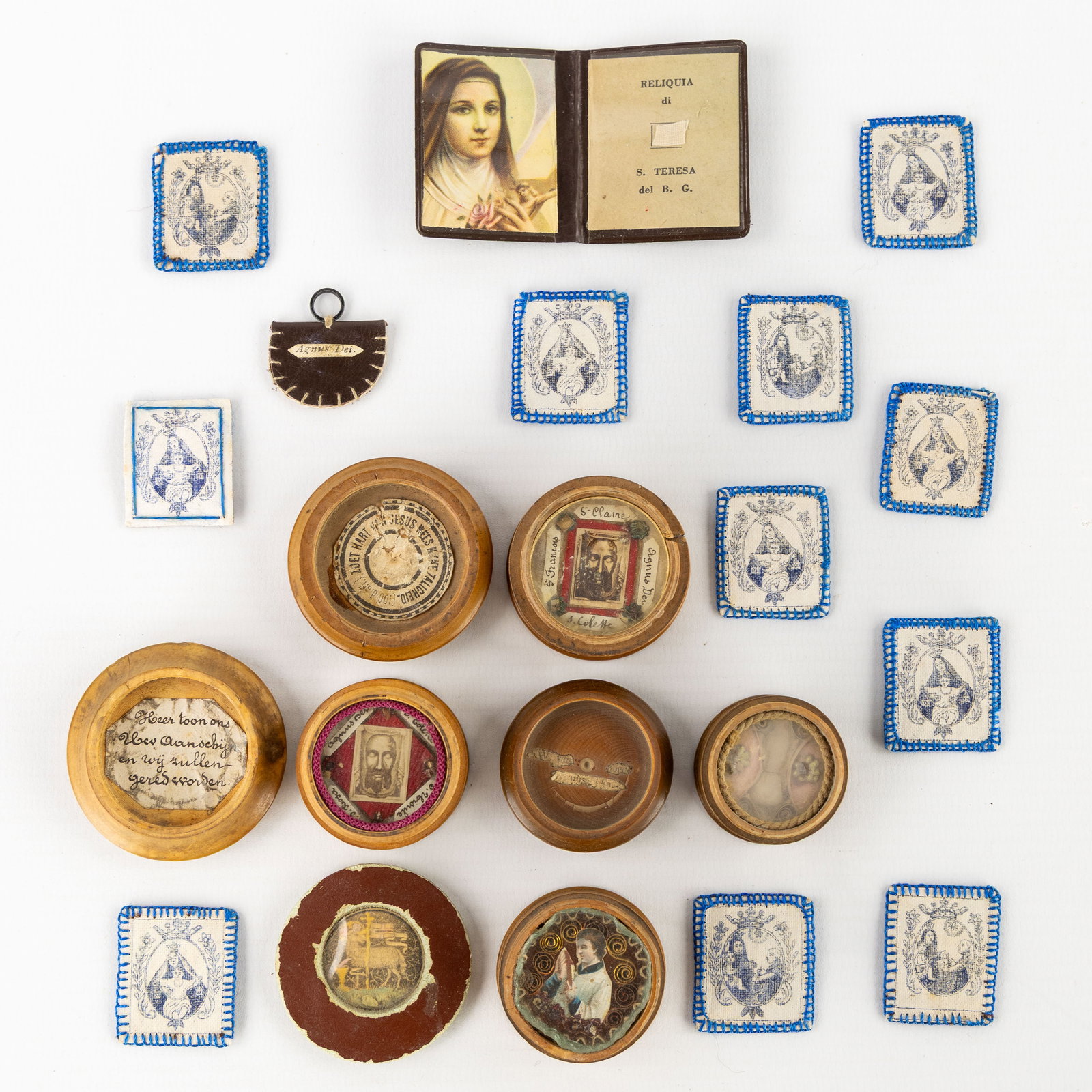 A Collection of relics, reliquaries and scapulars, with Therese of Lisieux, Colette of Corbie, Agnus (1 of 3)