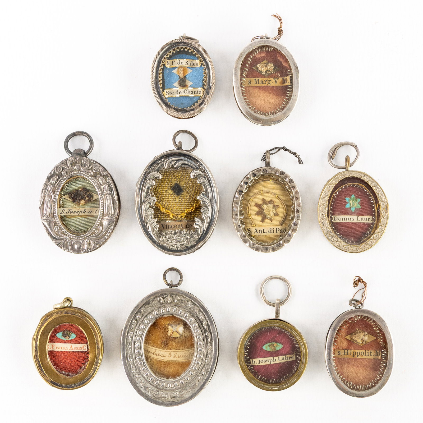 Ten sealed theca with relics for Saint Anthony of Padua, Francis of Assisi and Vicentius à Paulo. (1 of 2)