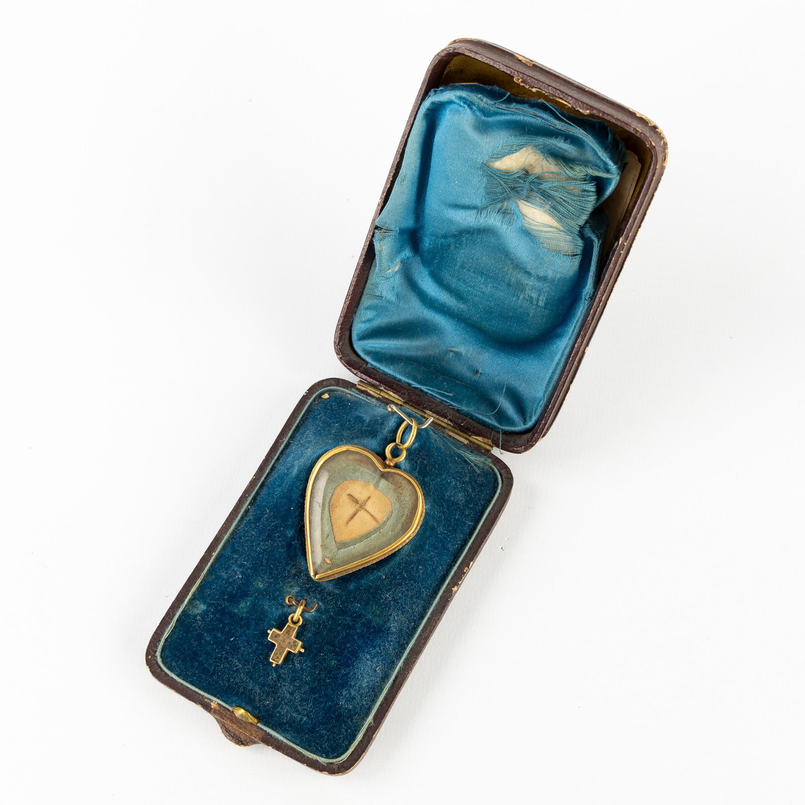 A heart-shaped reliquary containing a relic of the True Cross, in 18-carat yellow gold and crystal. (1 of 4)