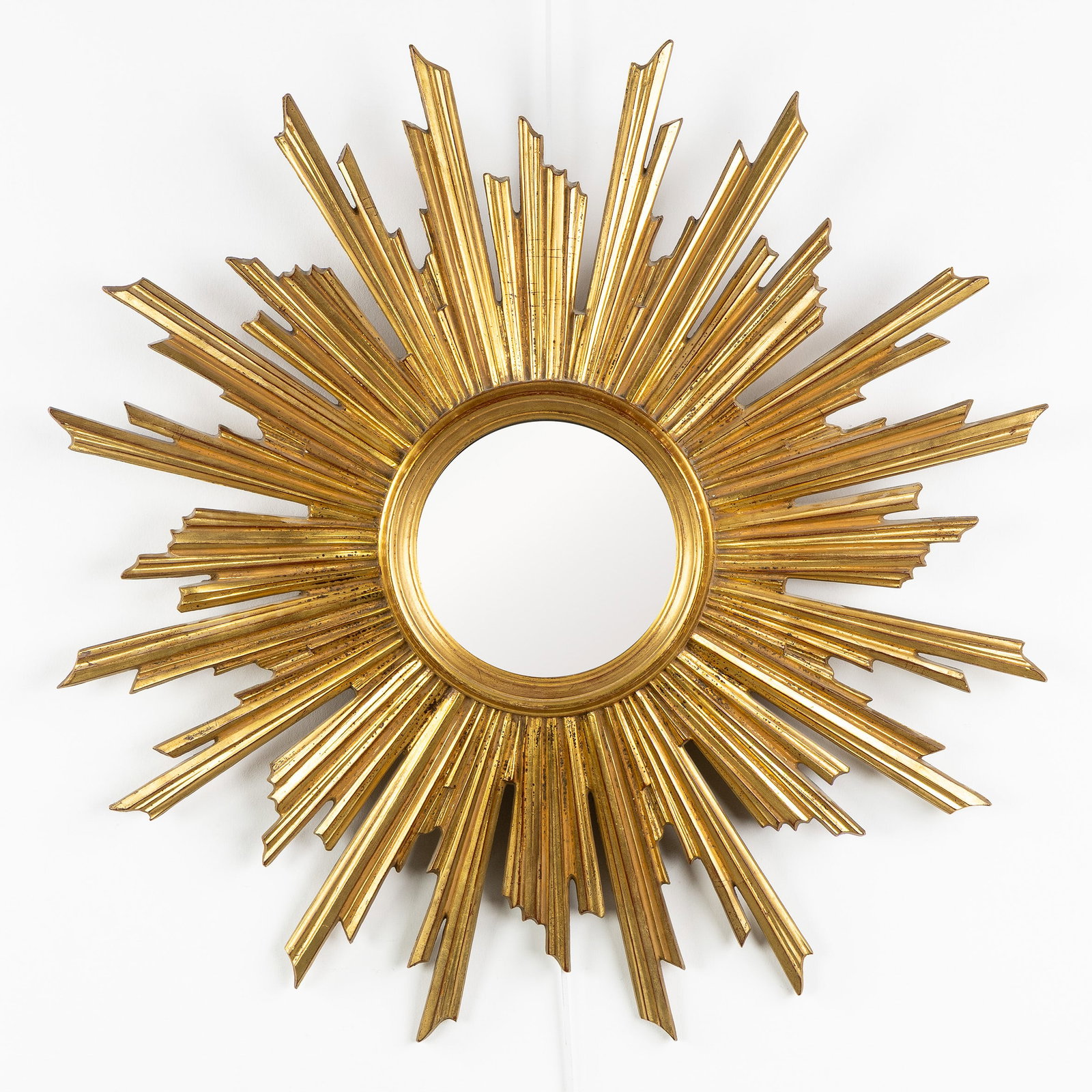 Deknudt, A Large Mid-Century Sunburst Mirror, Gilded, Convex Glass. Circa 1970.: Deknudt, A Large Mid-Century Sunburst Mirror, Gilded, Convex Glass. Circa 1970. Convex glass.Gilded resin.Circa 1970. Dimensions: (W:75 cm) The absence of a condition report does not imply a perfect i