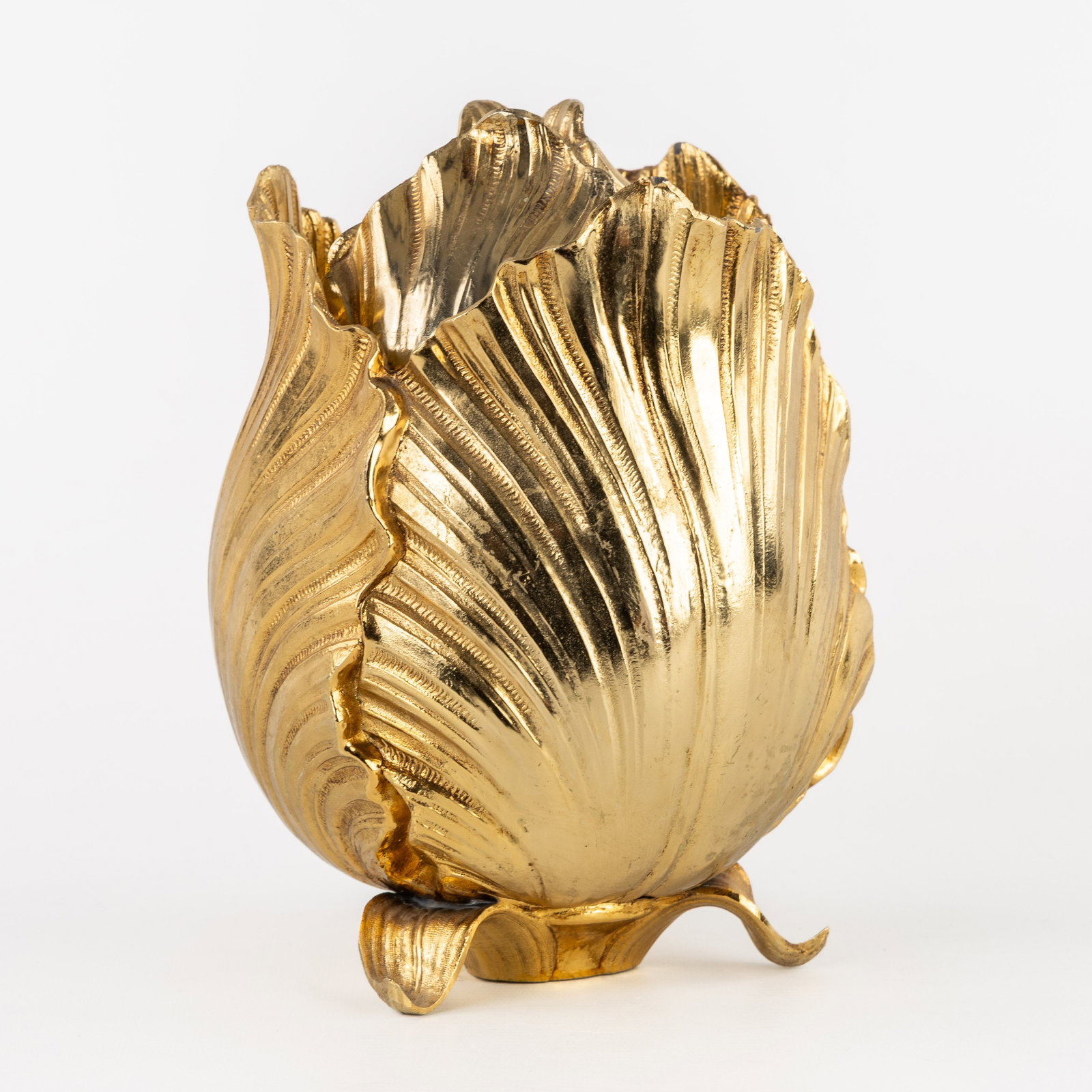Mauro Manetti (XX) 'Rosebud', an ice pail.: Mauro Manetti (XX) 'Rosebud', an ice pail. Gilt metal. model: 'cabbage' or ' Rosebud'. Signed M/M, Firenze. Dimensions: (W:16 x H:23 cm) The absence of a condition report does not imply a perfec