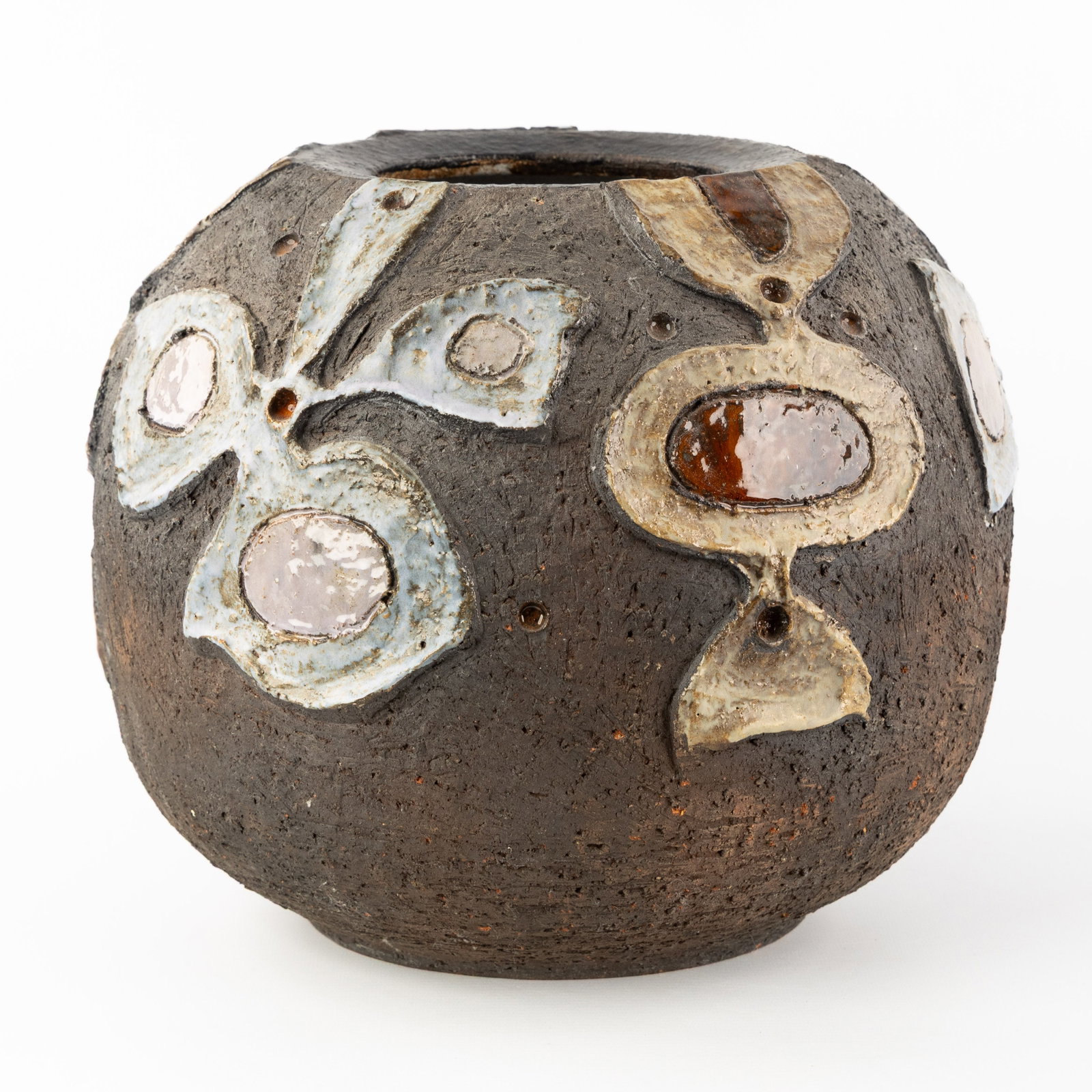 Elisabeth Vandeweghe (1946) a large spherical vase with abstract floral decoration, for Perignem.: Elisabeth Vandeweghe (1946) a large spherical vase with abstract floral decoration, for Perignem. Glazed ceramics.Signed 'Perignem' at the bottom. Dimensions: (W:32 x H:28 cm) The absence of a conditi