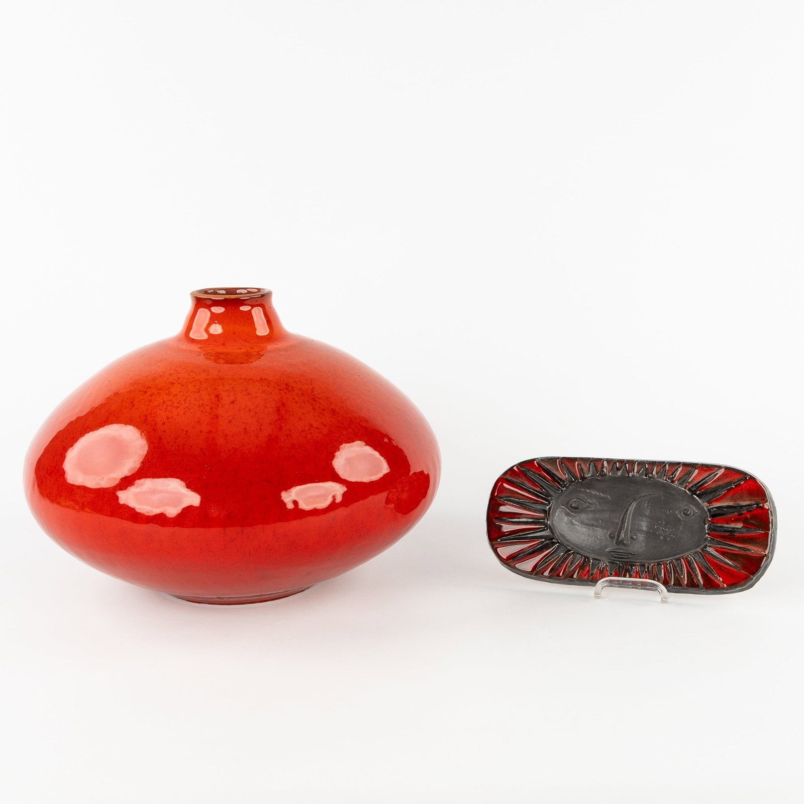 Rogier Vandeweghe (1923-2020) a large selenium glazed vase and a figurative bas-relief, for Amphora. (1 of 9)