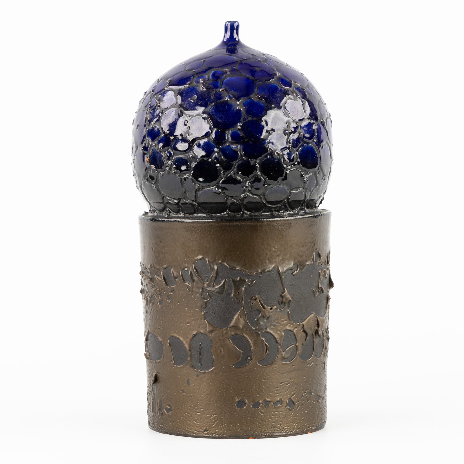 Elisabeth Vandeweghe (1946) “Vase?? for Perignem.: Elisabeth Vandeweghe (1946) 'Vase' for Perignem. Blue and brown glazed ceramics for Perignem. Signed on the base. Dimensions: (W:12,5 x H:26,5 cm) Condition: Some minor glaze chips in the blue glaze.