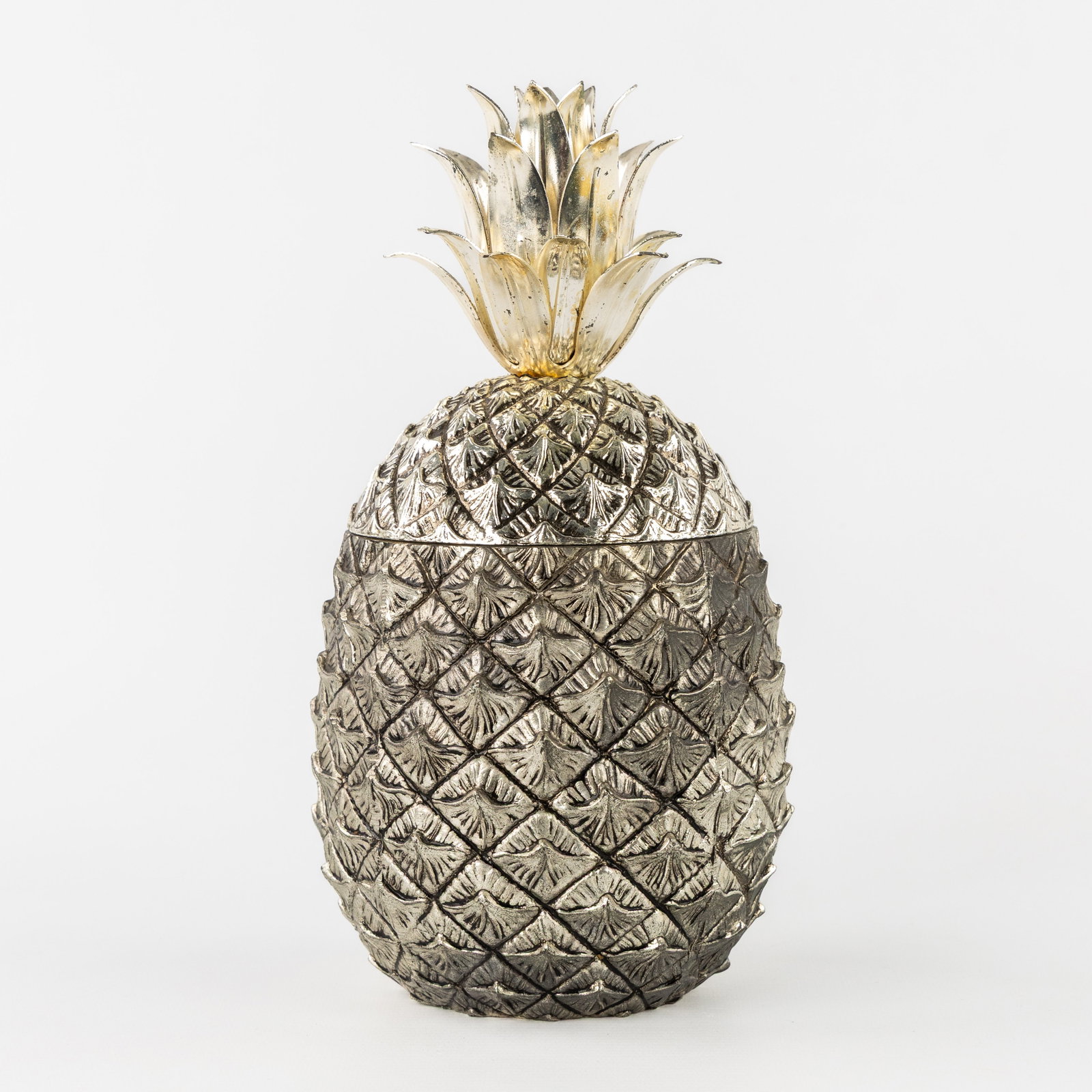 Mauro Manetti (XX) 'Pineapple', an ice pail.: Mauro Manetti (XX) 'Pineapple', an ice pail. Signed M/M, Mod. Ris, Made in Italy. Dimensions: (W:13 x H:26 cm) The absence of a condition report does not imply a perfect item. Please send us an e-mail