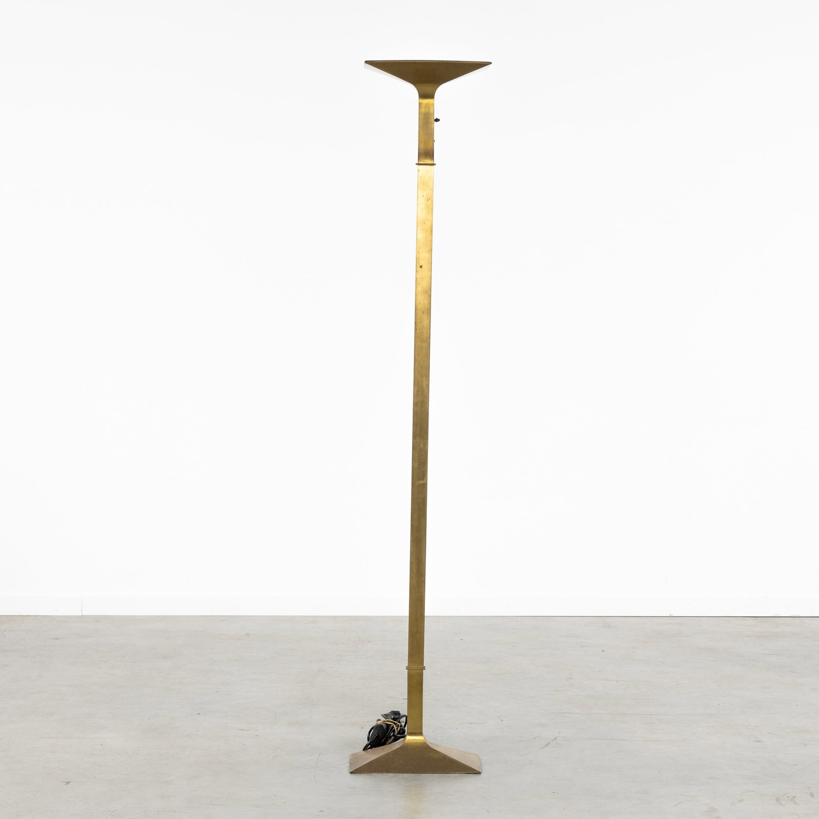 A Mid-Century floor lamp, brass, probably Italy, circa 1970. (1 of 7)