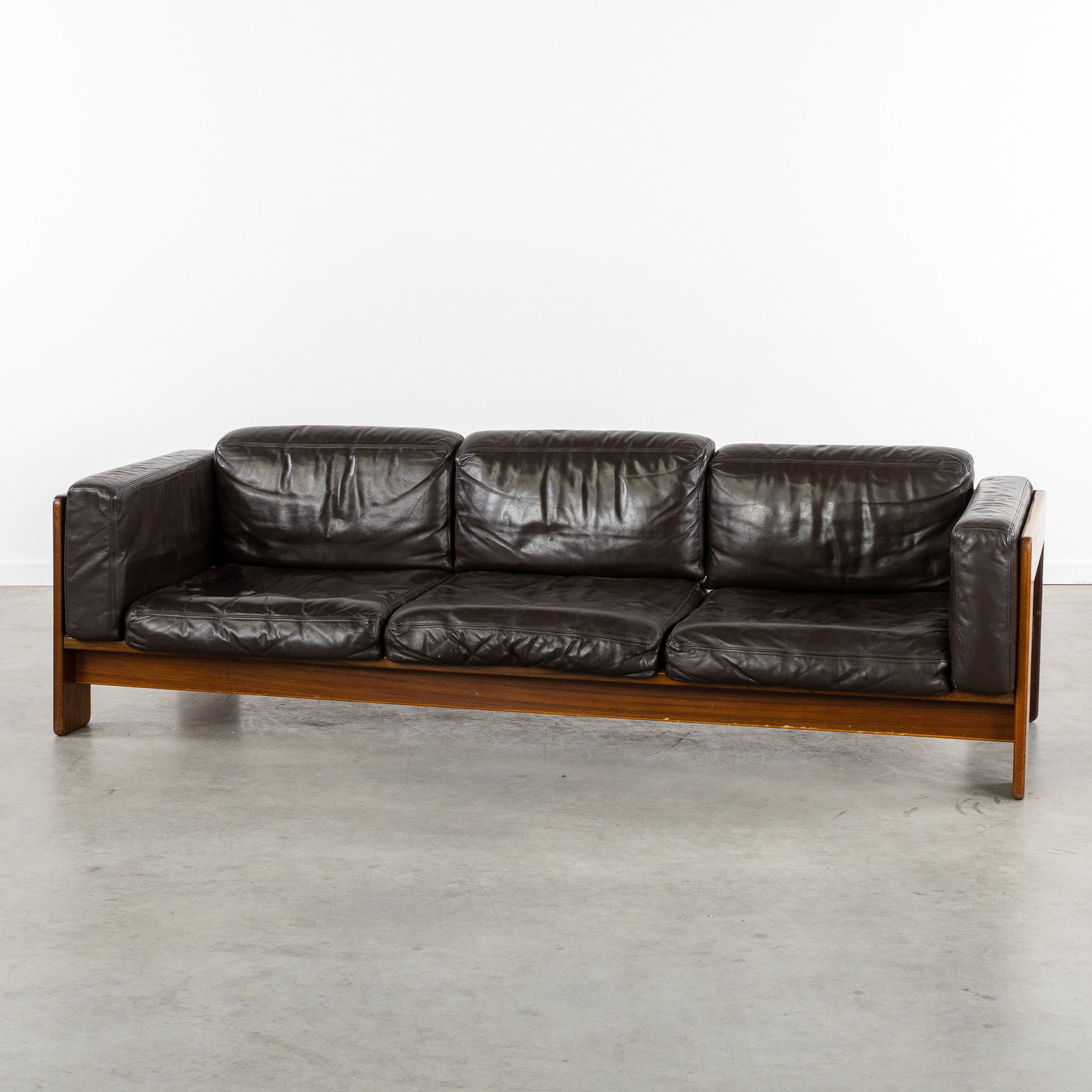 Tobia Scarpa (1935) 'Bastiano', a three-seater sofa, for Gavina, Italy, circa 1960. (1 of 9)