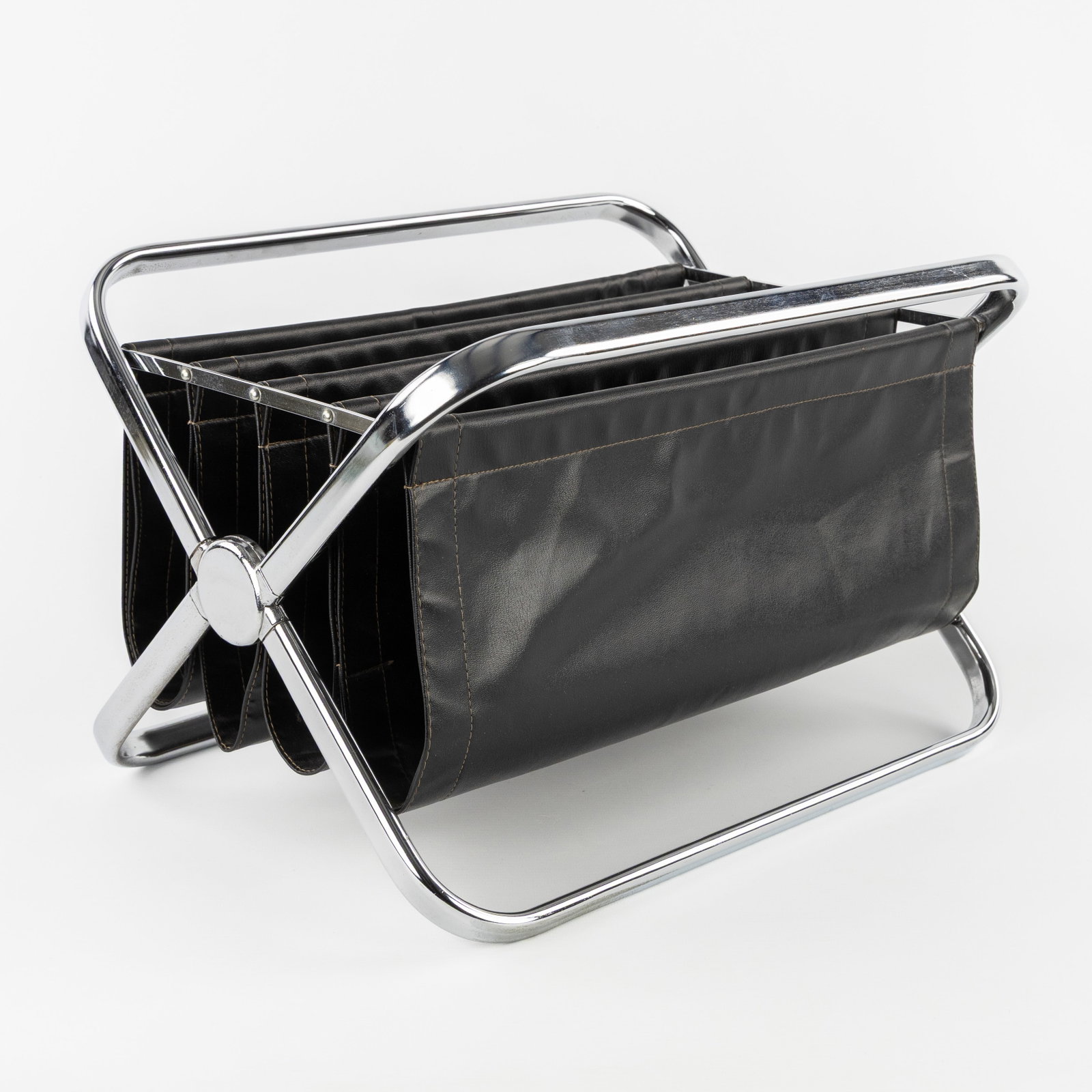 Castelli, a vintage magazine and newspaper rack, leather and chrome-plated metal, Italy, circa 1960. (1 of 7)