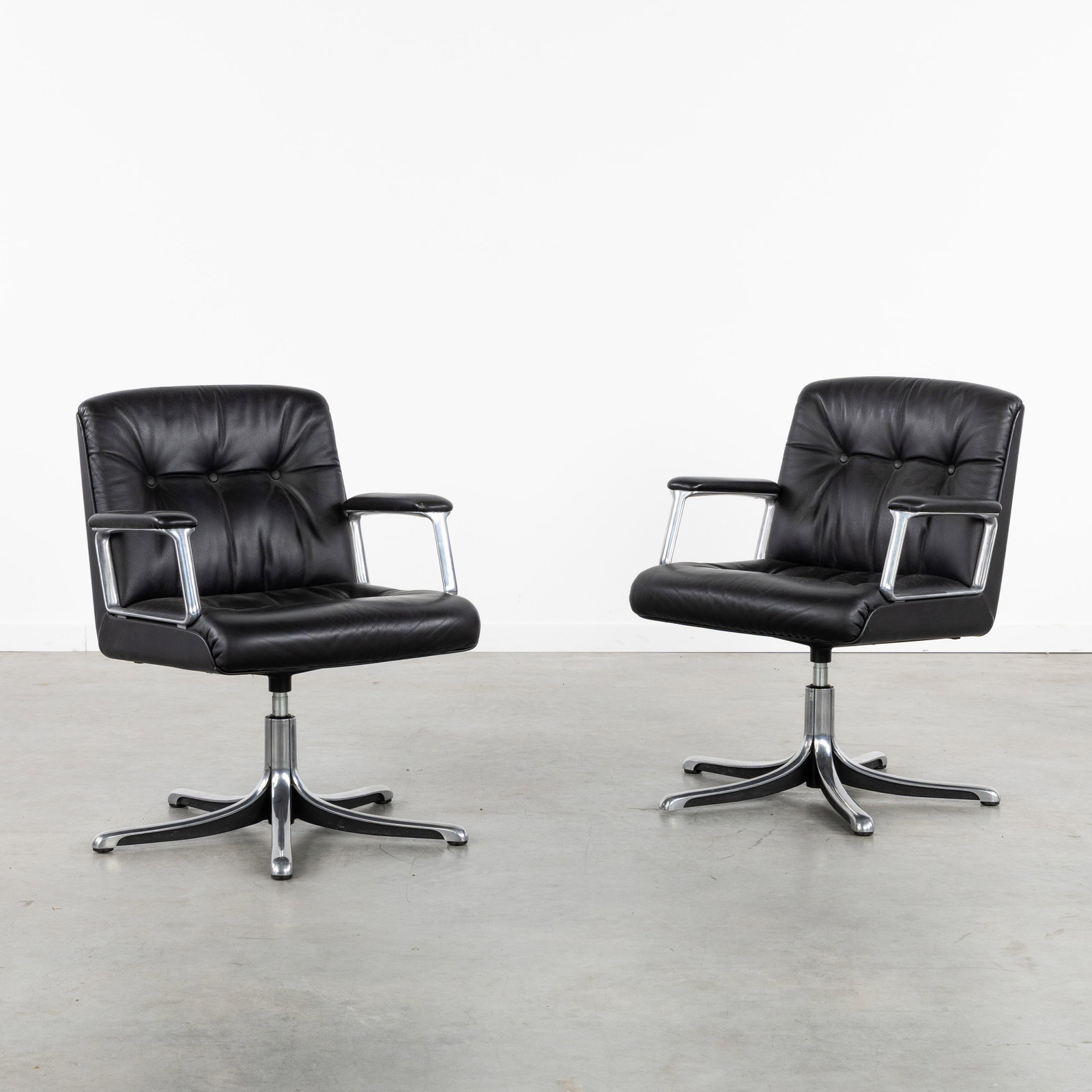 Osvaldo Borsani (1911–1985) “P125?? for Tecno, two office chairs. (1 of 9)
