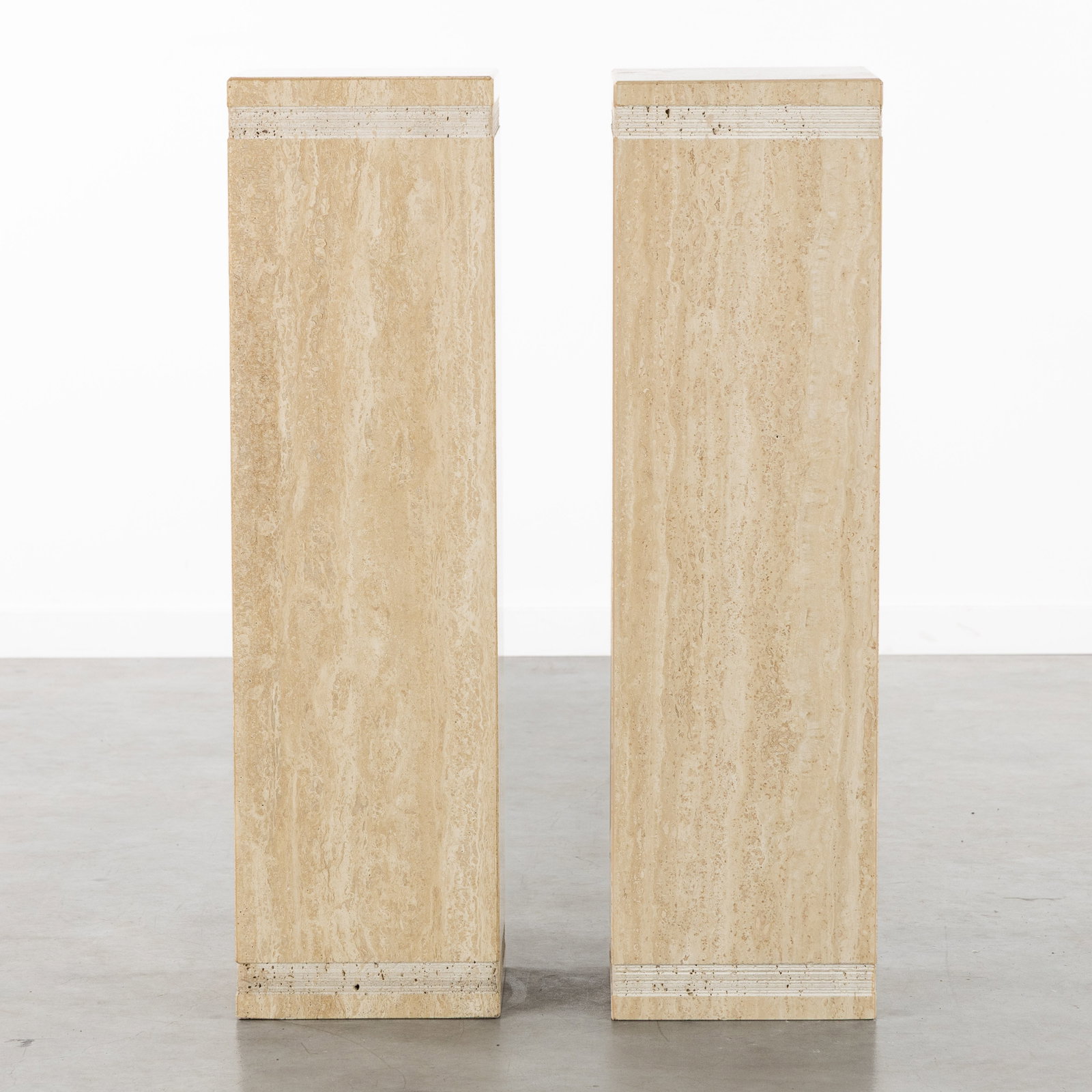 A Pair of decorative Consoles or Pedestals, travertine. (1 of 7)