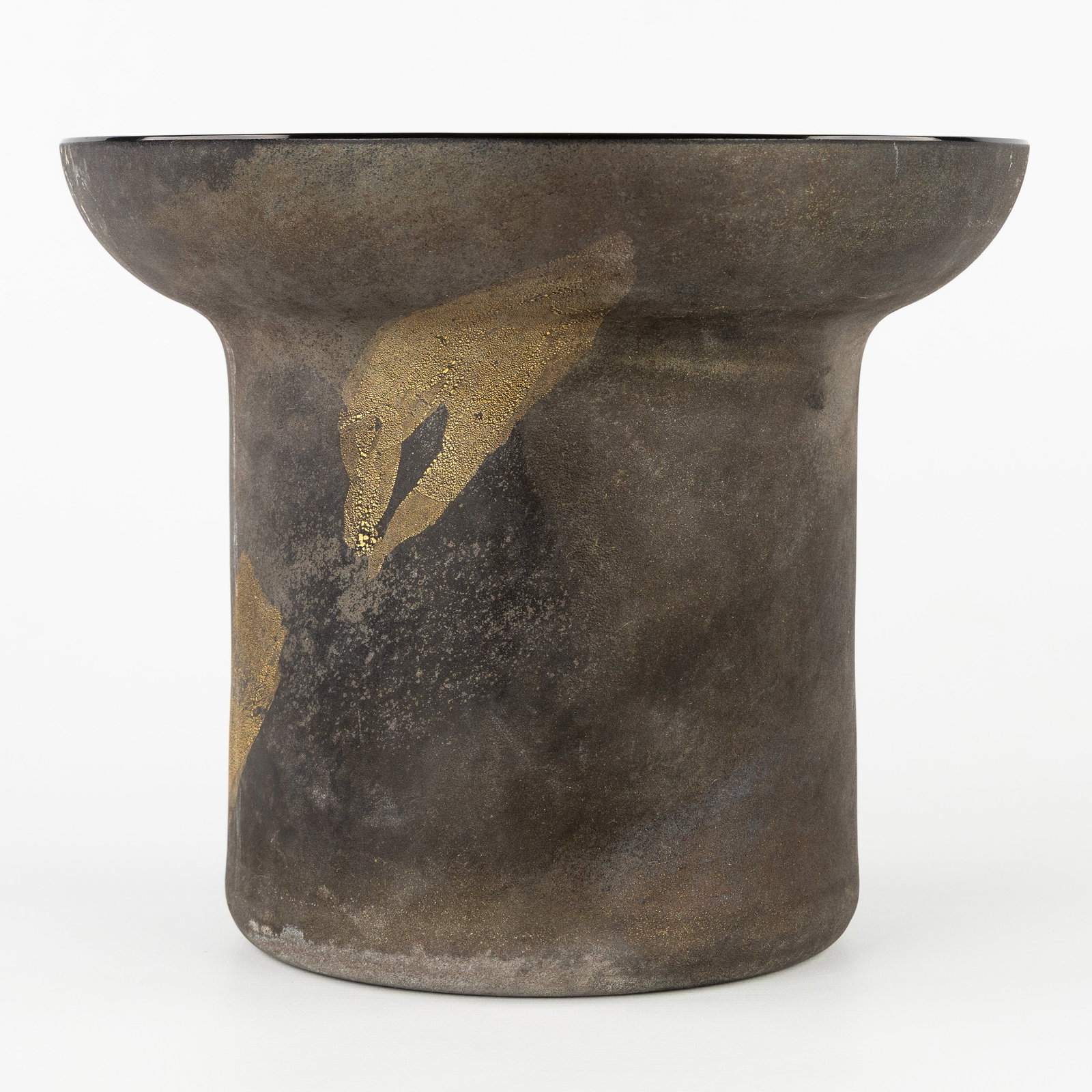 Cenedese, a large black Scavo vase, Murano, Italy, circa 1980.: Cenedese, a large black Scavo vase, Murano, Italy, circa 1980. Black glass.Decorated with scavo (a technique in which the vase is rolled in ash and salt while it is still half molten).Finished with ra