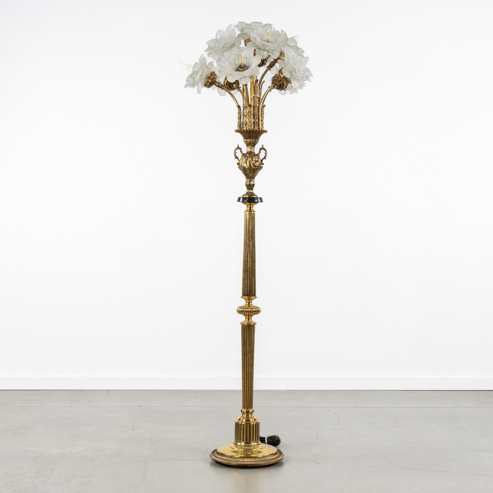A Bronze standing lamp or floor lamp, in the style of Hans Kögl. (1 of 10)