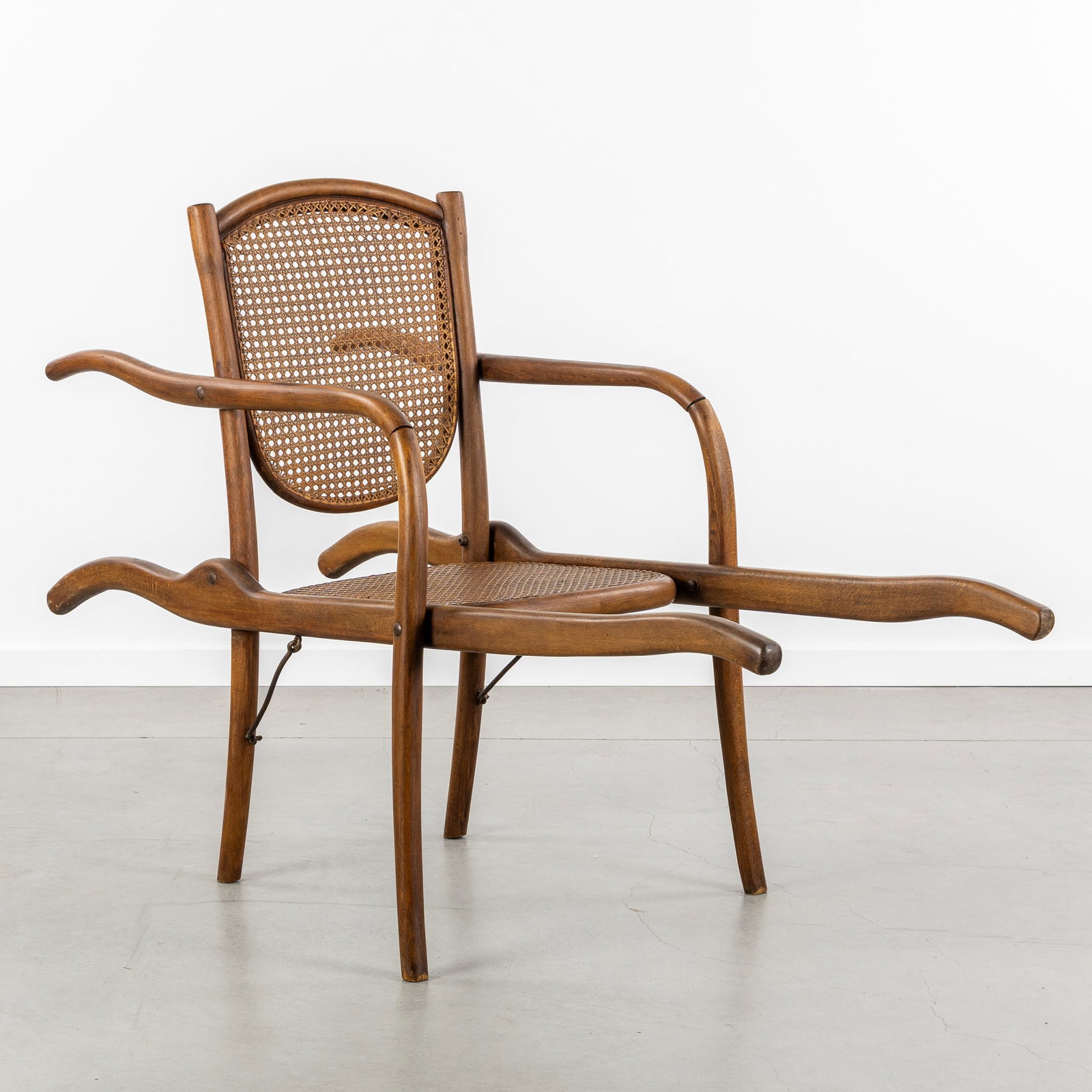 Thonet, model 6691. A foldable 'Stretcher' chair. Bentwood. (1 of 10)