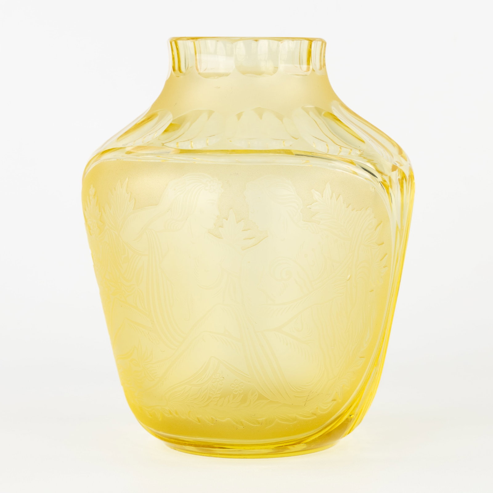 An Art Deco vase with decor of 'Greek Muses', cut and etched crystal, circa 1930. (1 of 8)