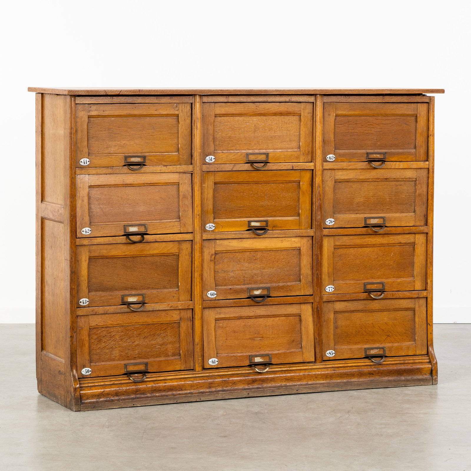 An Art Deco Drawer cabinet or Filing cabinet, in the style of Stolzenberg, circa 1920. (1 of 8)