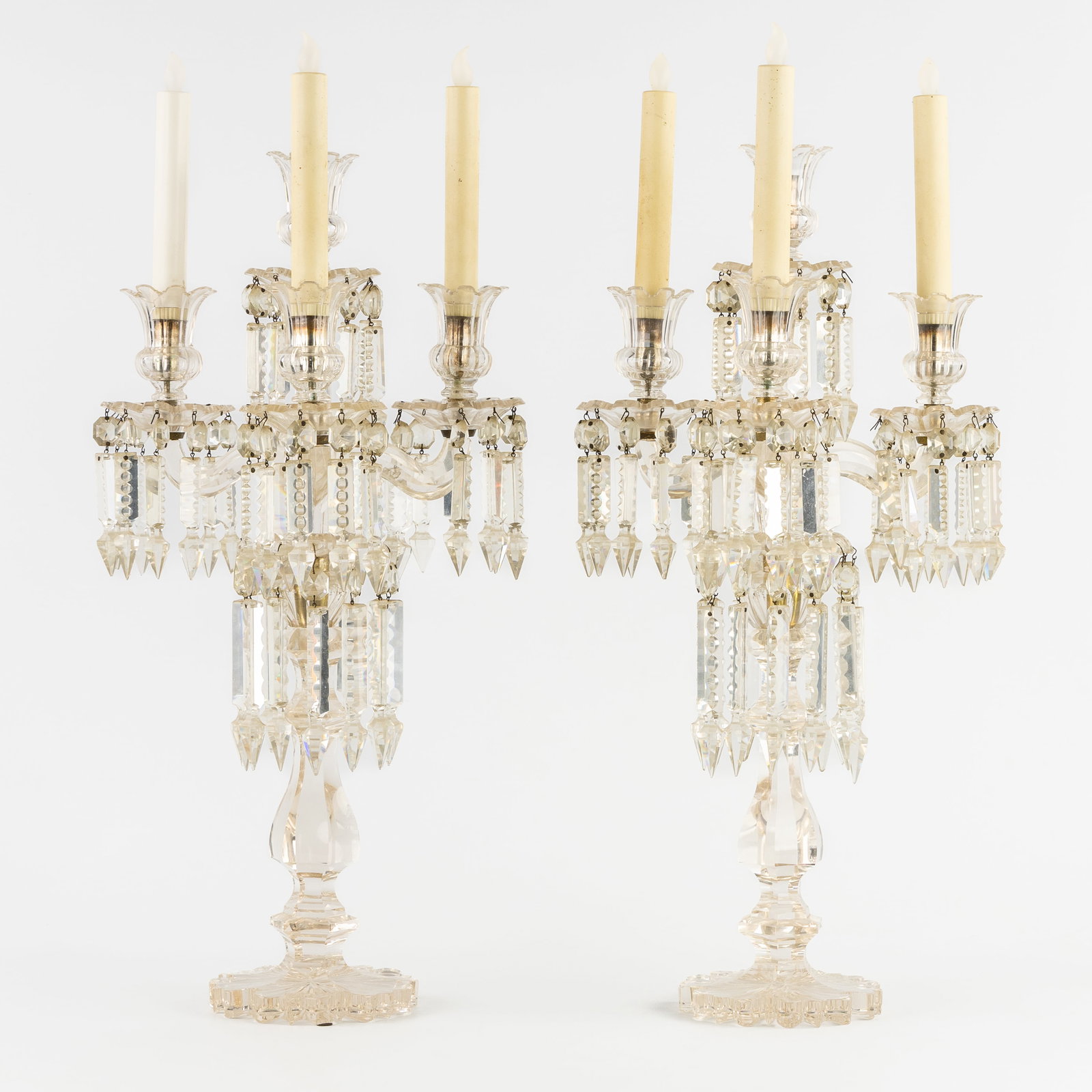Baccarat, a pair of exceptional table candlesticks with 4 light points. Cut crystal. (1 of 7)