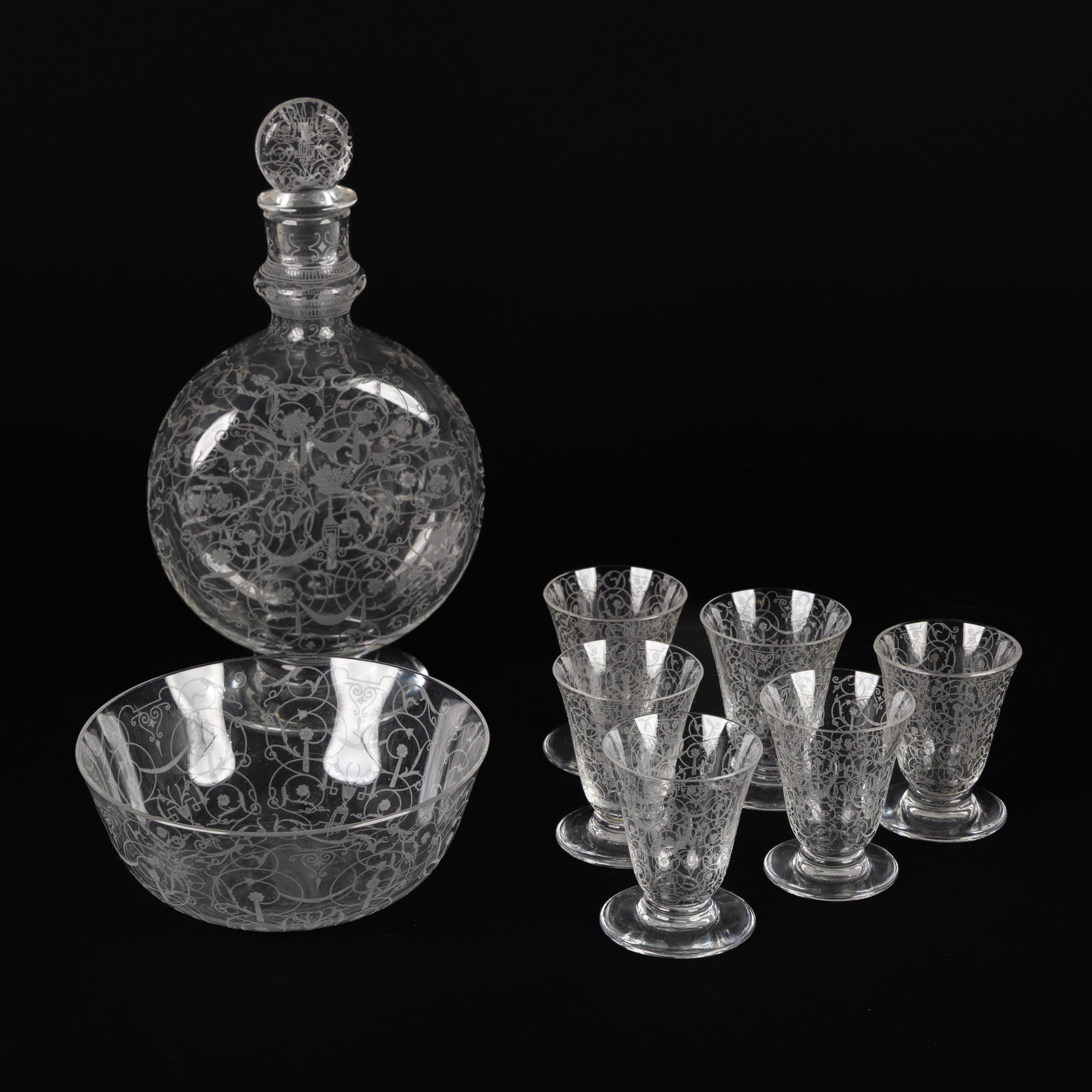 Baccarat 'Michelangelo', an 8-piece liqueur set. Etched crystal. (1 of 11)