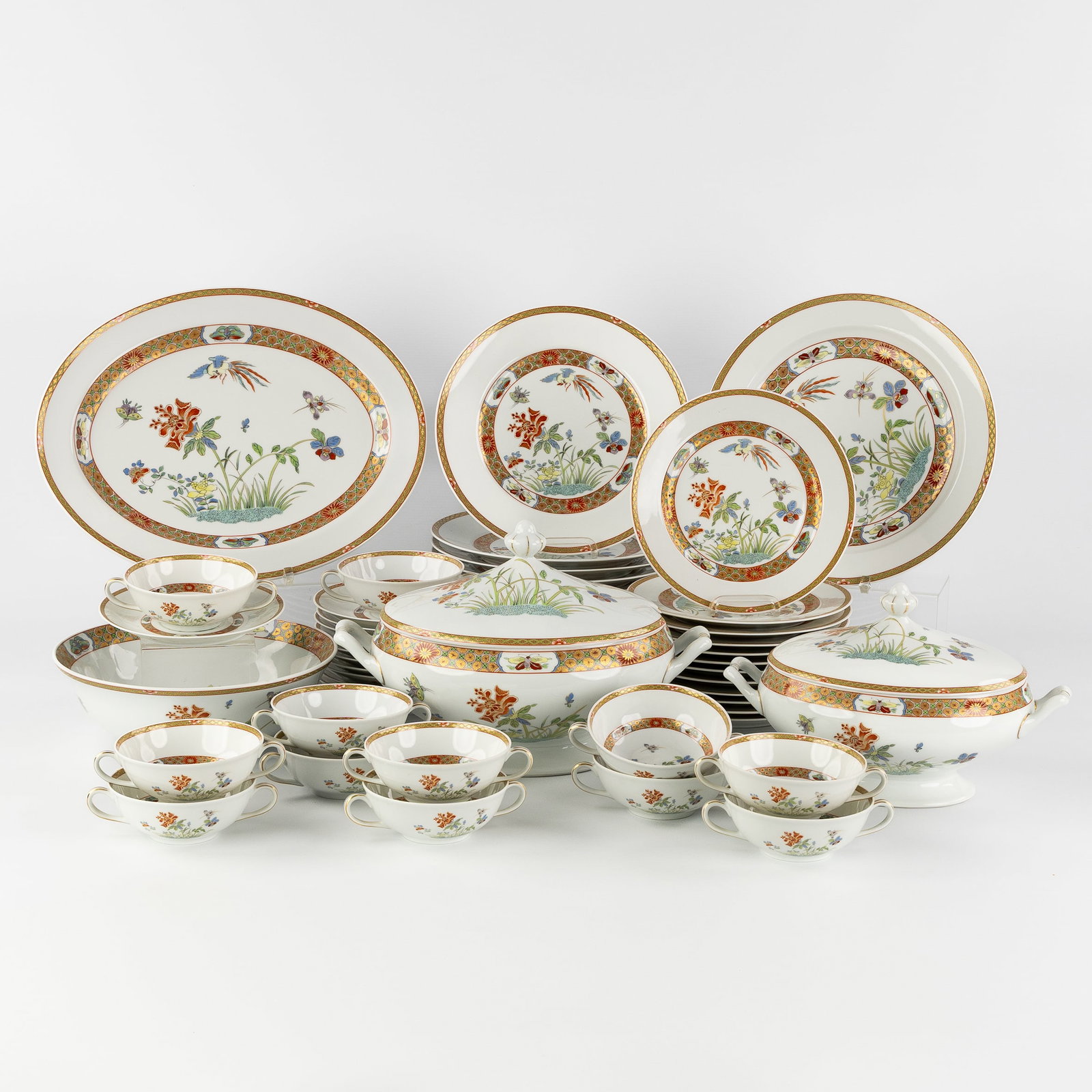 Limoges Bernardauld, 'Chef d'Oeuvre' King-tö-tchen decor, a 41-piece porcelain dinner service. (1 of 14)