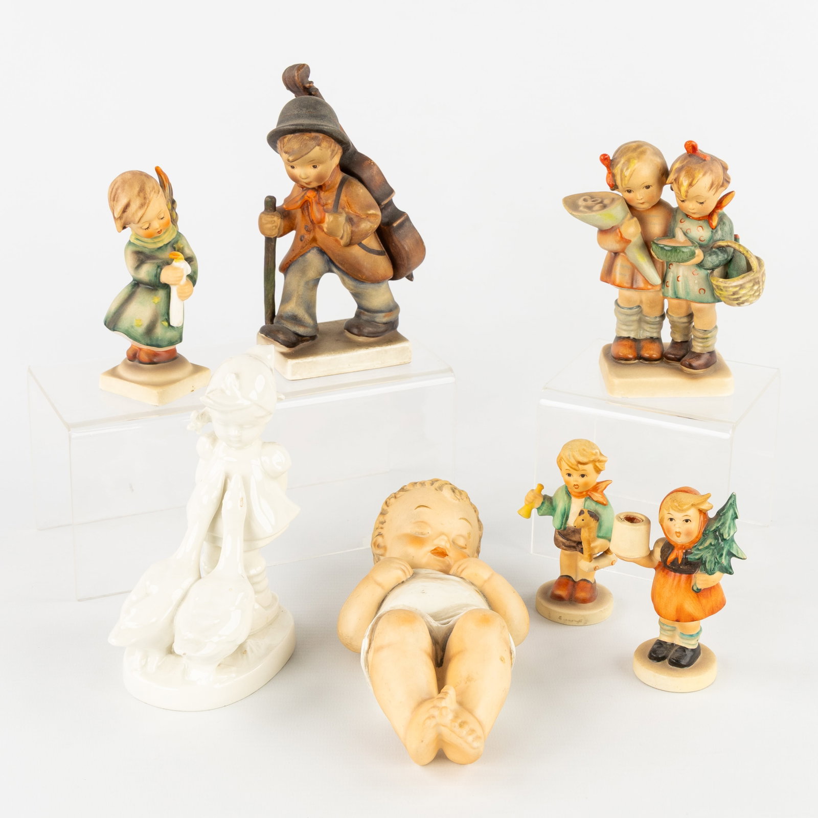 Goebel Hümmel, A collection of 7 figurines, Biscuit porcelain and Blanc de Blanc porcelain. (1 of 9)