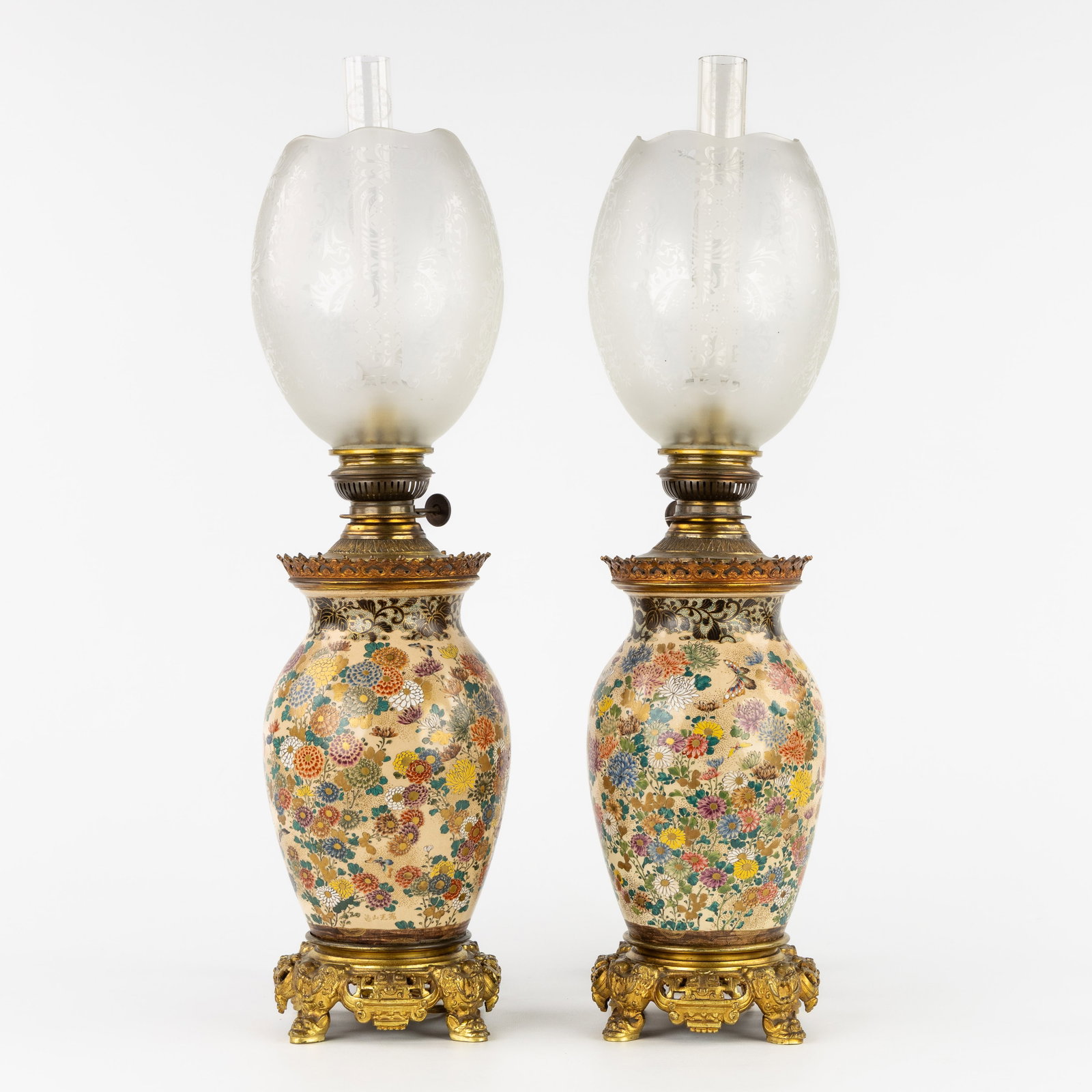 A Pair of antique oil lamps with Japanese Satsuma vases, mounted with bronze, France/Japan, 19th C. (1 of 9)