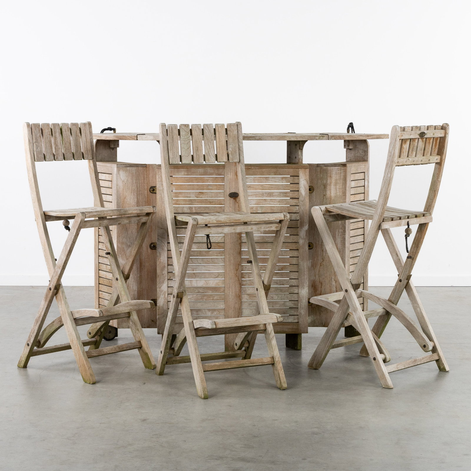 A Teak bar with three matching bar stools. (1 of 11)