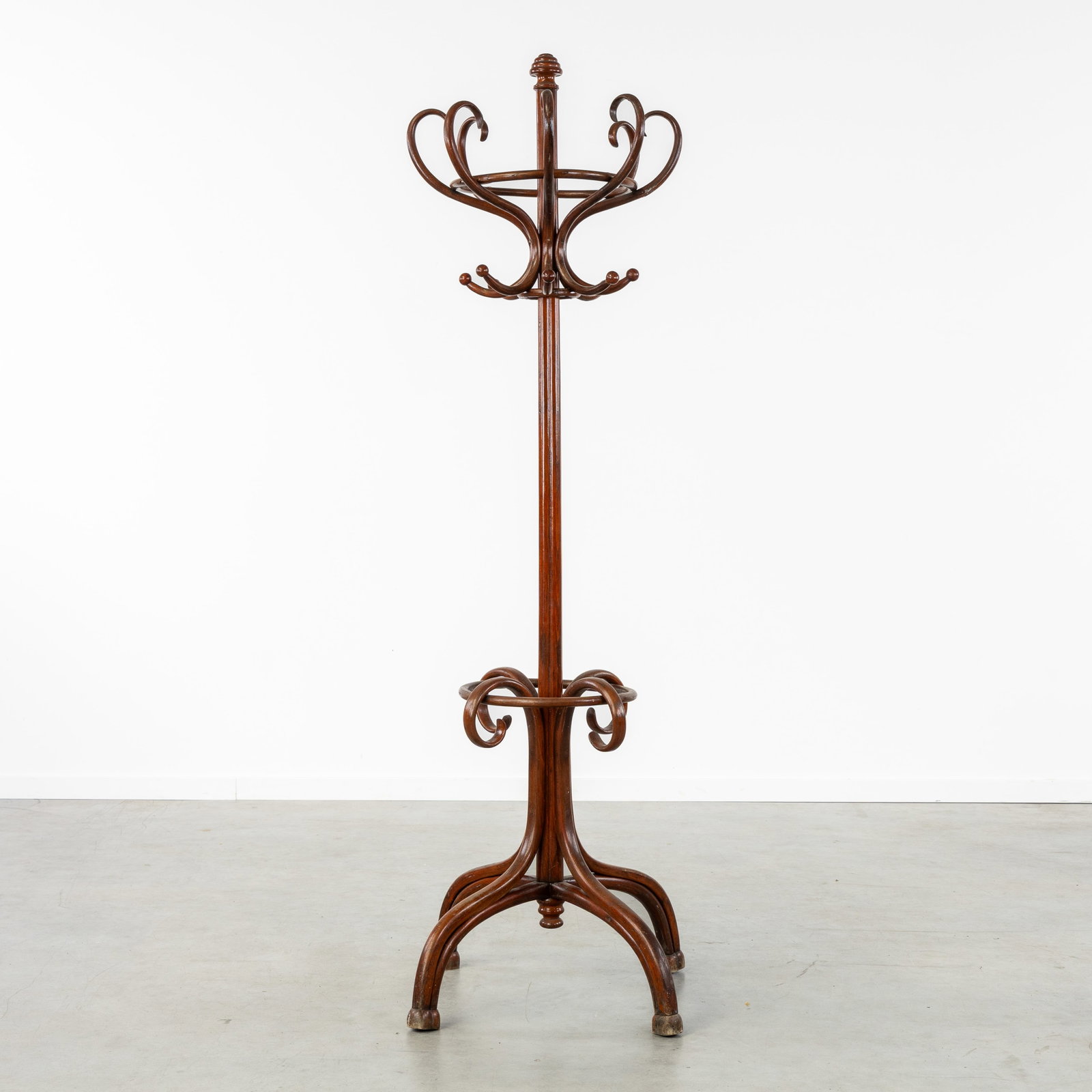 Thonet, a 'Perroquet' coat rack with umbrella stand, circa 1910-1920. (1 of 6)