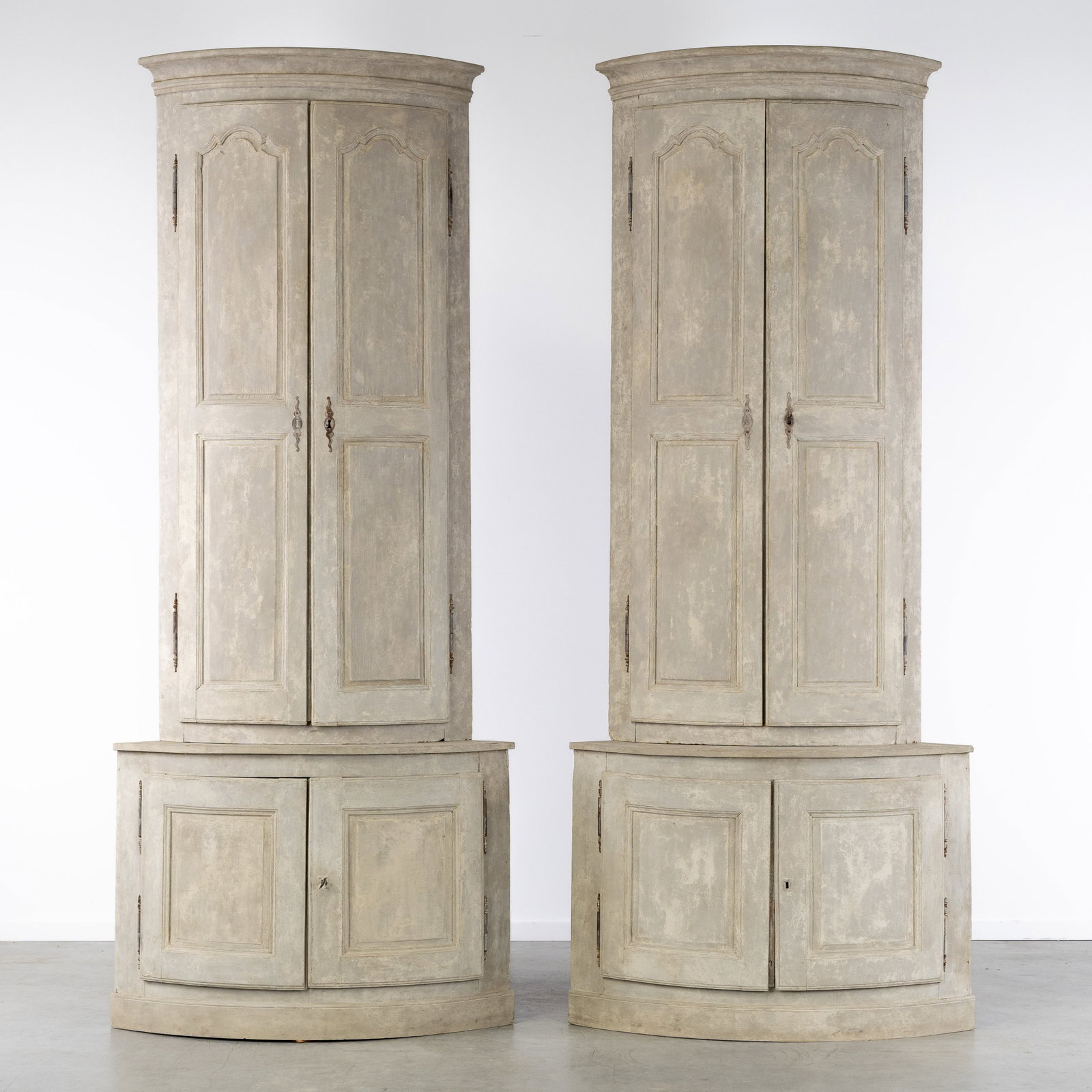 A Pair of large corner cabinets, patinated wood. Louis XIV style. (1 of 7)