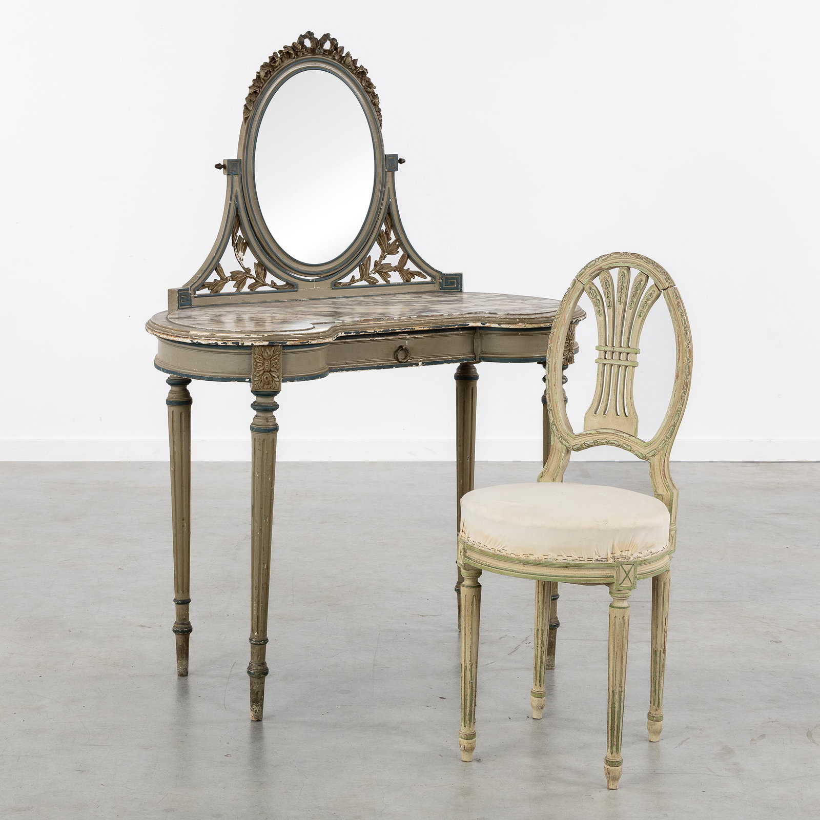 A Dressing table or Coiffeuse with a marble top and matching chair, sculptured and patinated wood, (1 of 10)