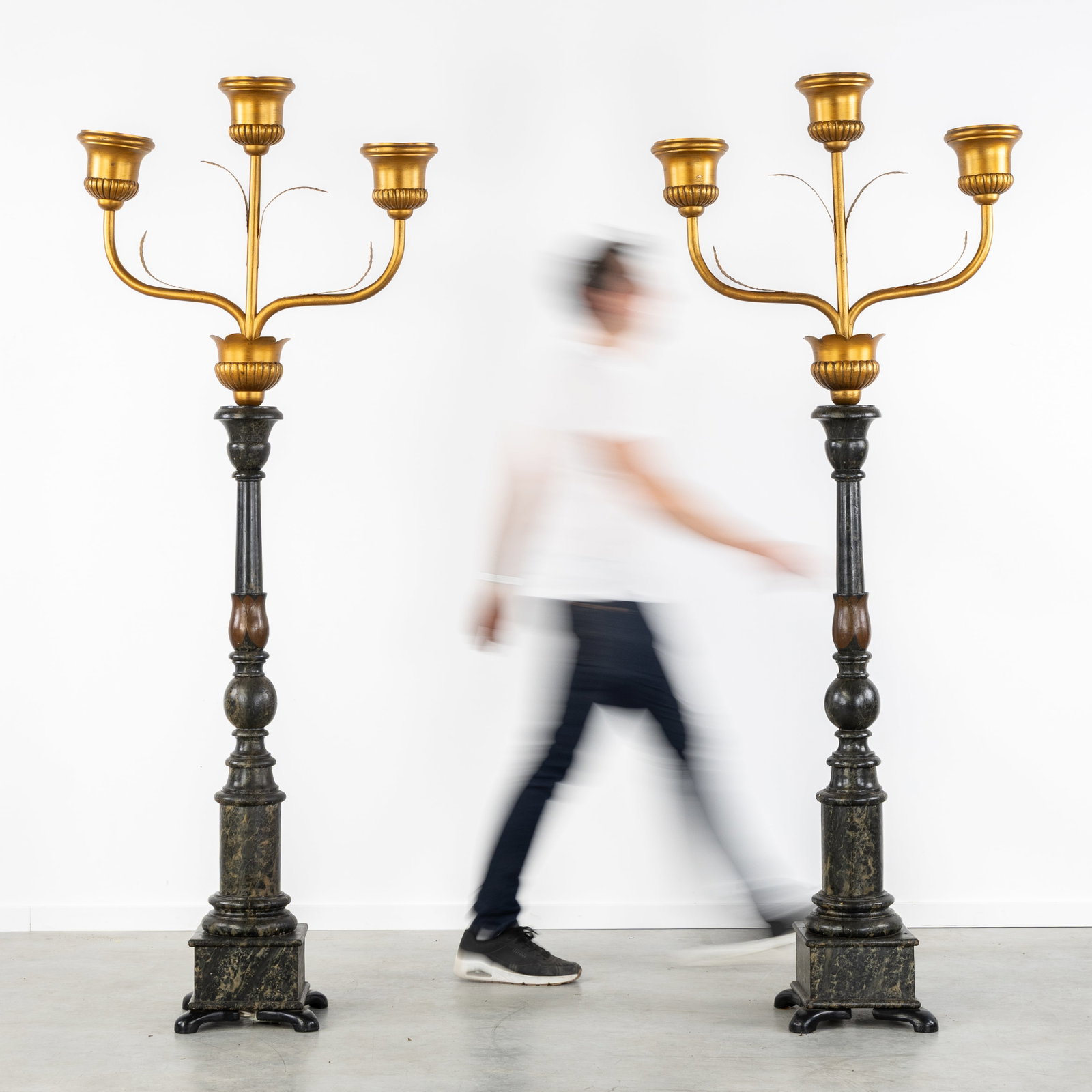 A Pair of large and decorative Lampposts or Floor lamps, Faux marble, sculptured and patinated wood (1 of 6)