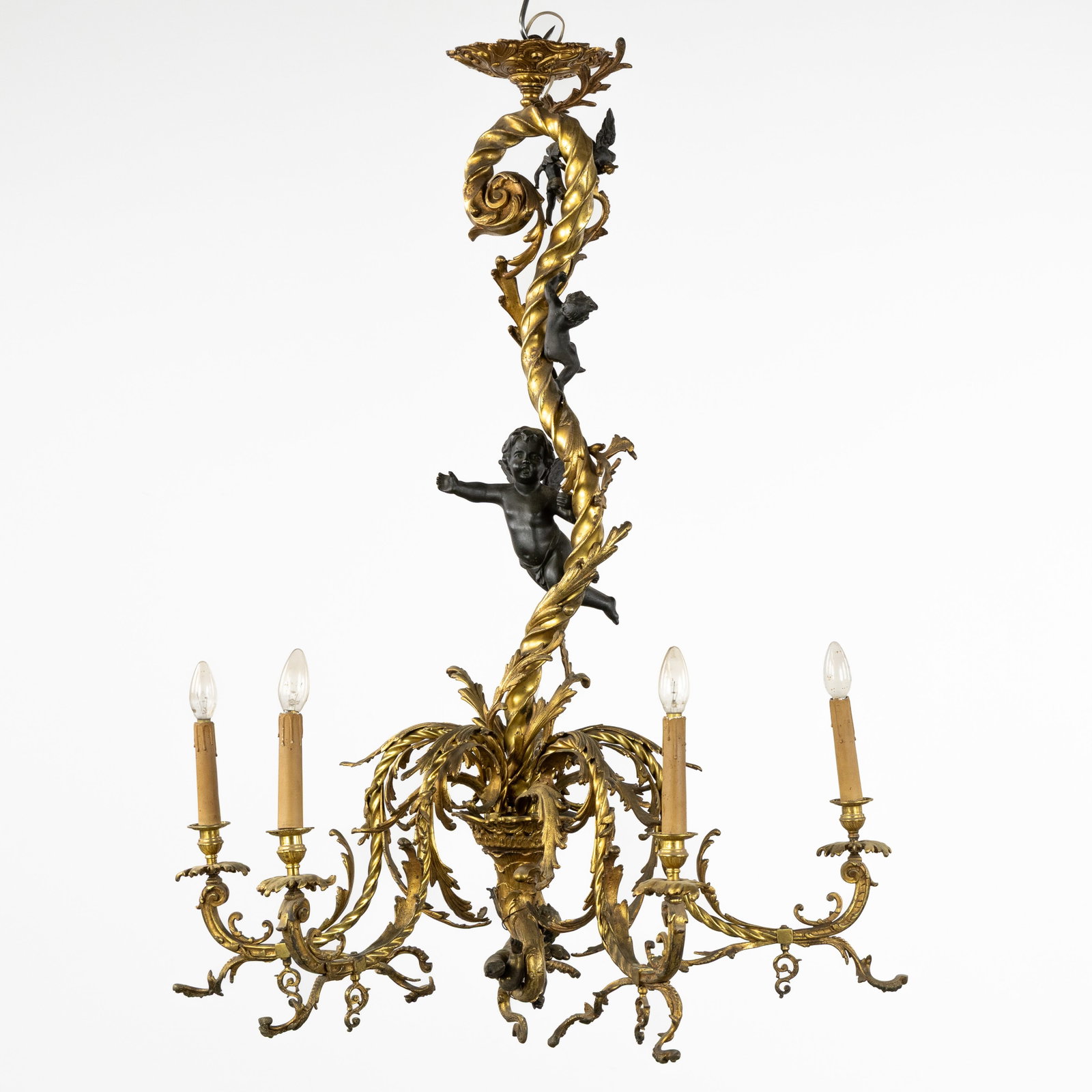 A Large and ornate castle chandelier with Putti or Cherubs, gilded and patinated bronze, Louis XV (1 of 8)