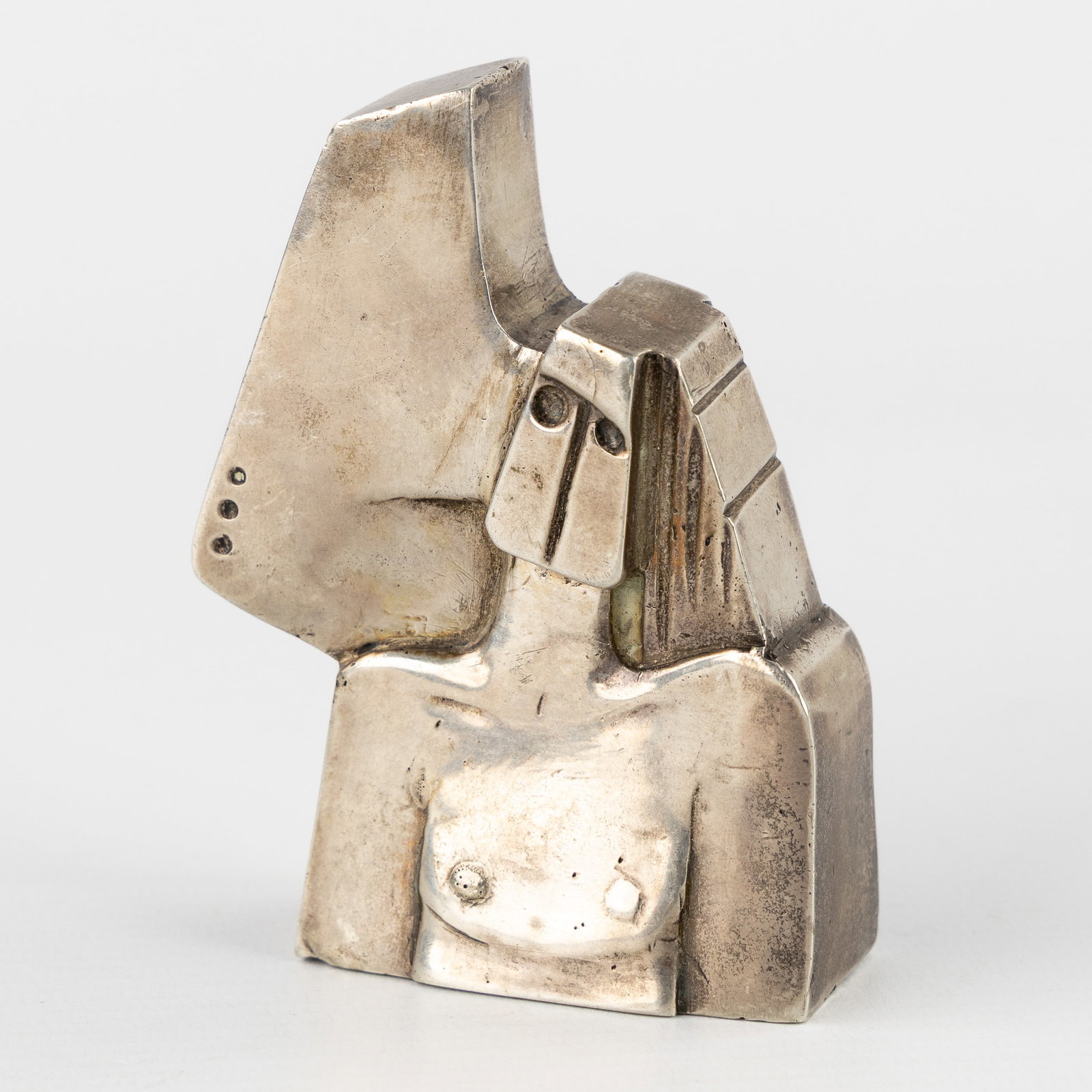 Hubert Minnebo (1940) 'Abstract Figure', 1/8, silver (1976). Silver, 314g.: Hubert Minnebo (1940) 'Abstract Figure', 1/8, silver (1976). Silver.Signed 'Minnebo' and dated 1976.Numbered 1/8.Silver tested. Total gross weight of silver: 314g. Dimensions: (W:6,5 x H:9 x L:2,6 cm)