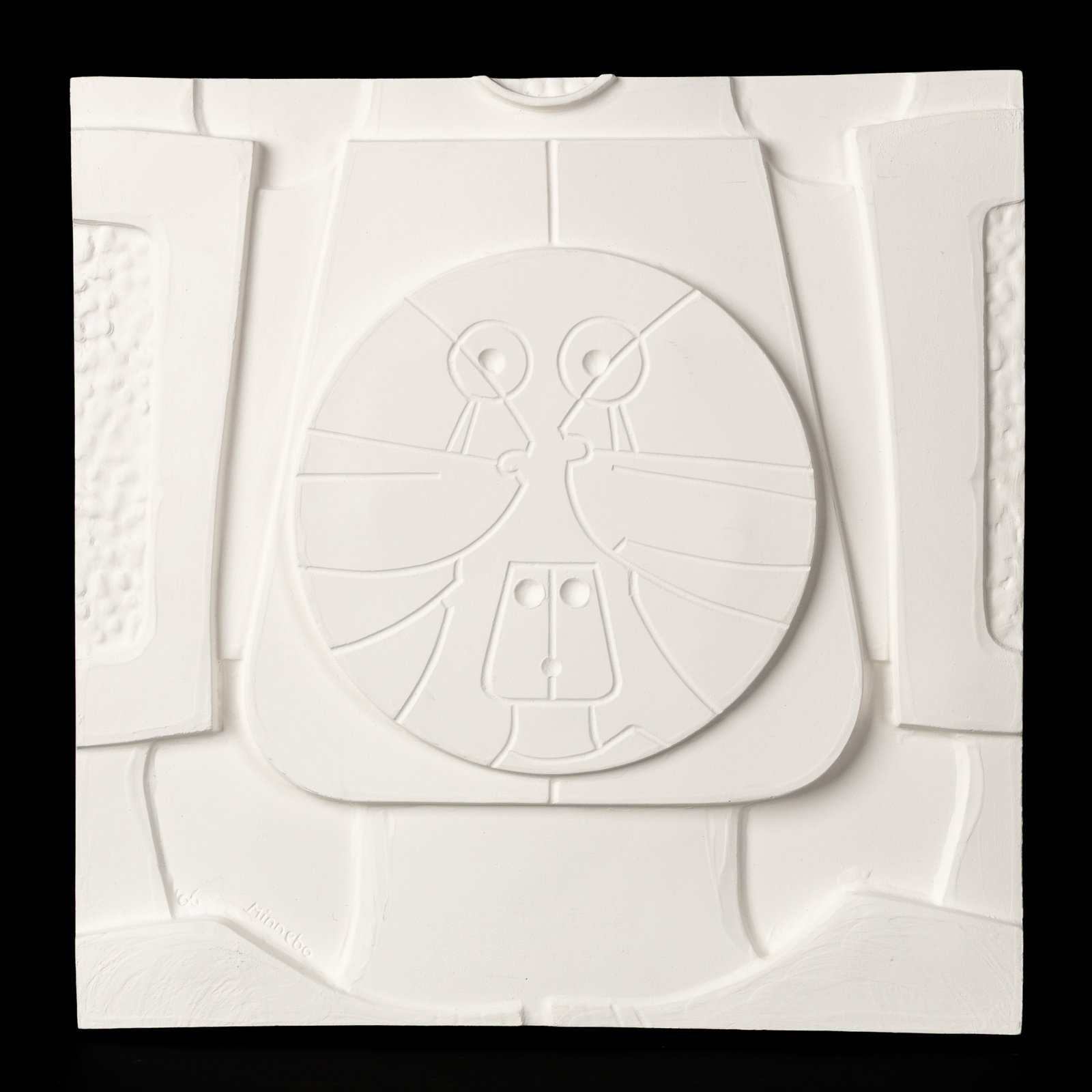 Hubert Minnebo (1940) 'Three-Dimensional Underplate', a biscuit porcelain bas-relief, for 'Met Kunst (1 of 6)