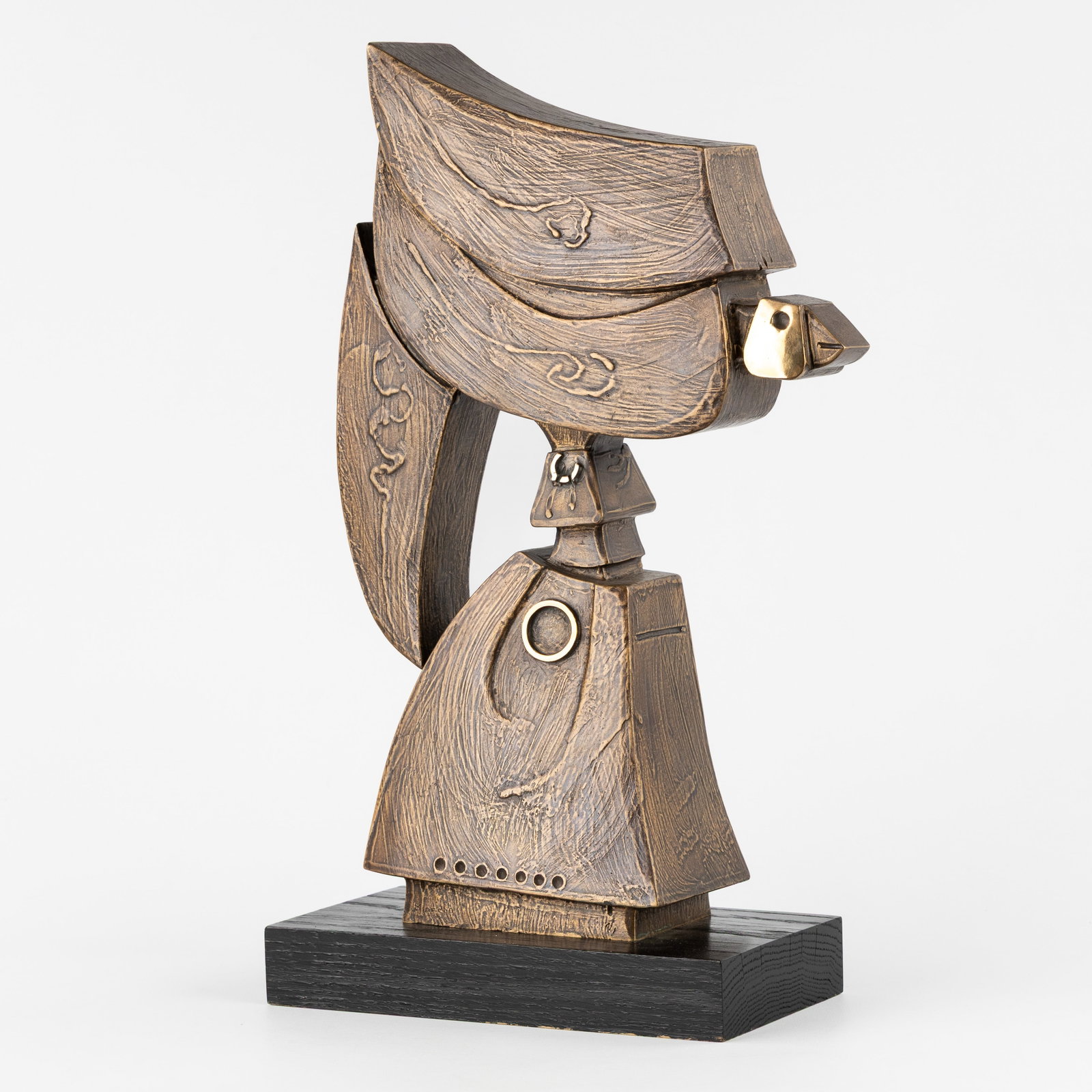 Hubert Minnebo (1940) 'Met gesloten ogen vlogen ze toekomstgericht', 1/1, patinated bronze (2015).: Hubert Minnebo (1940) 'Met gesloten ogen vlogen ze toekomstgericht', 1/1, patinated bronze (2015). (With closed eyes they flew future-oriented)Patinated bronze, mounted on a wooden base.Signed 'Minneb