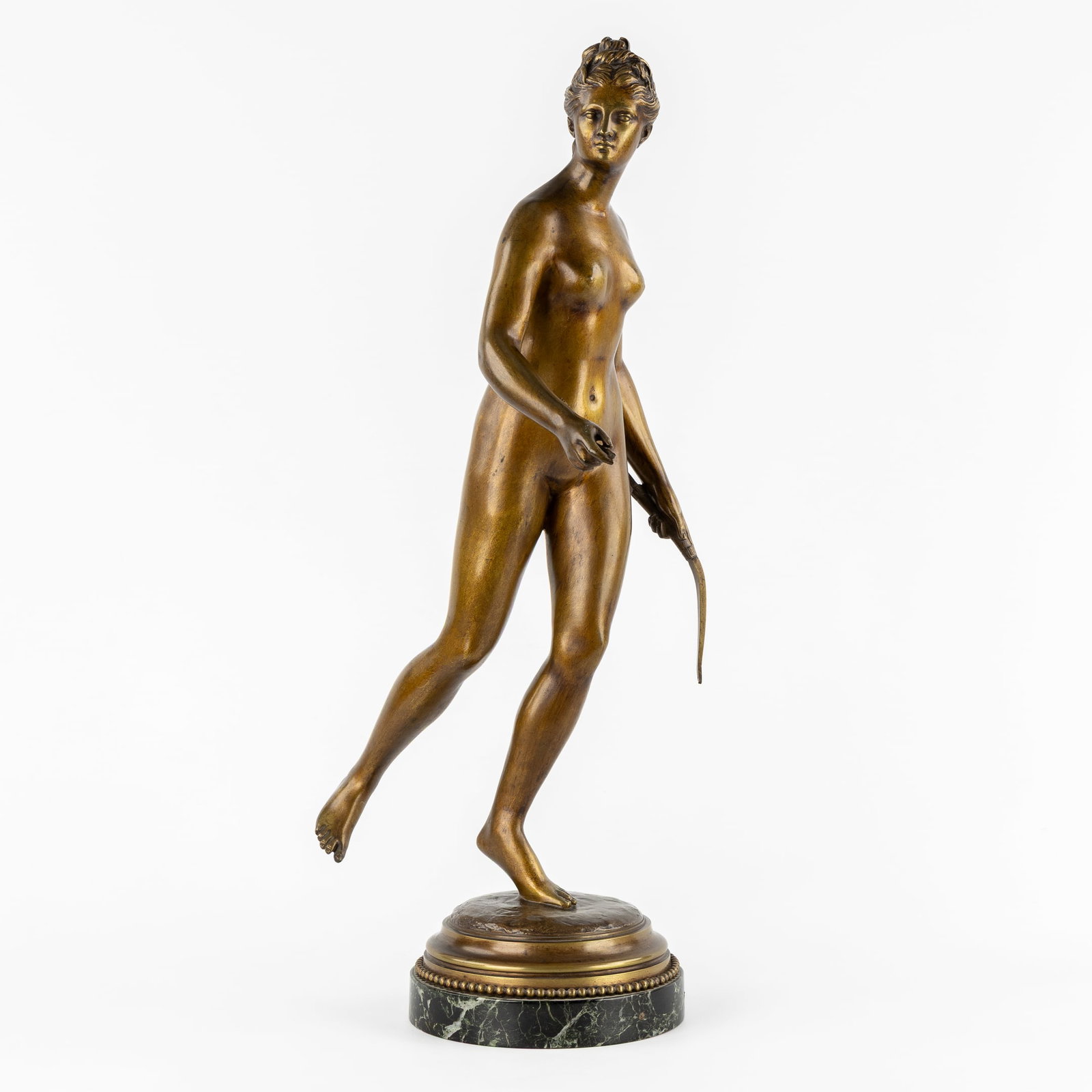 Jean Antoine Houdon (1741-1828) 'Diana', patinated bronze.: Jean Antoine Houdon (1741-1828) 'Diana', patinated bronze. Patinated bronze.Signed 'Houdon'.Mounted on a marble base. Dimensions: (W:23 x H:63,5 x L:25 cm) Condition: Small missing piece of the arrow.