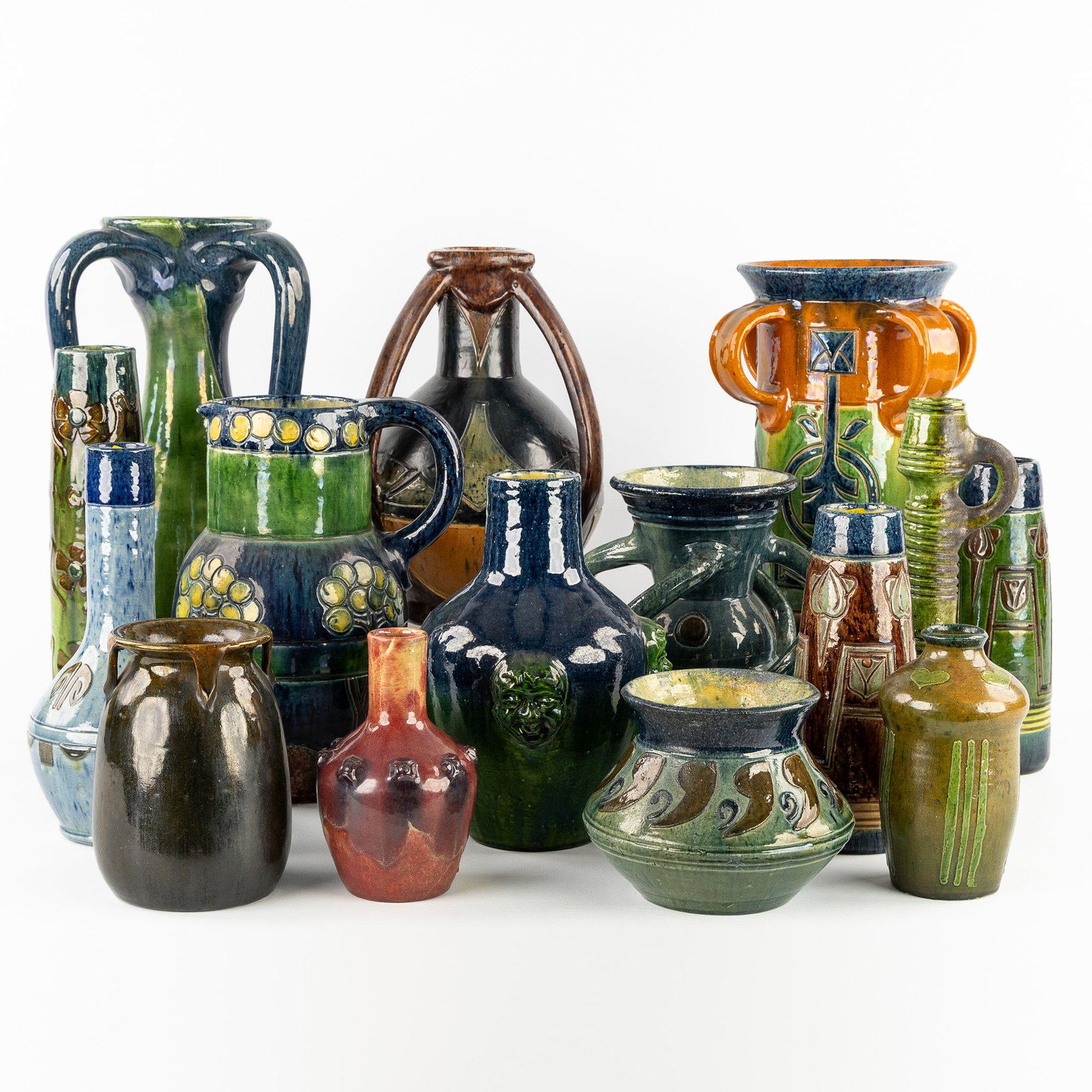 Laignel, 15 pieces of Flemish earthenware. Early 20th century. (1 of 11)