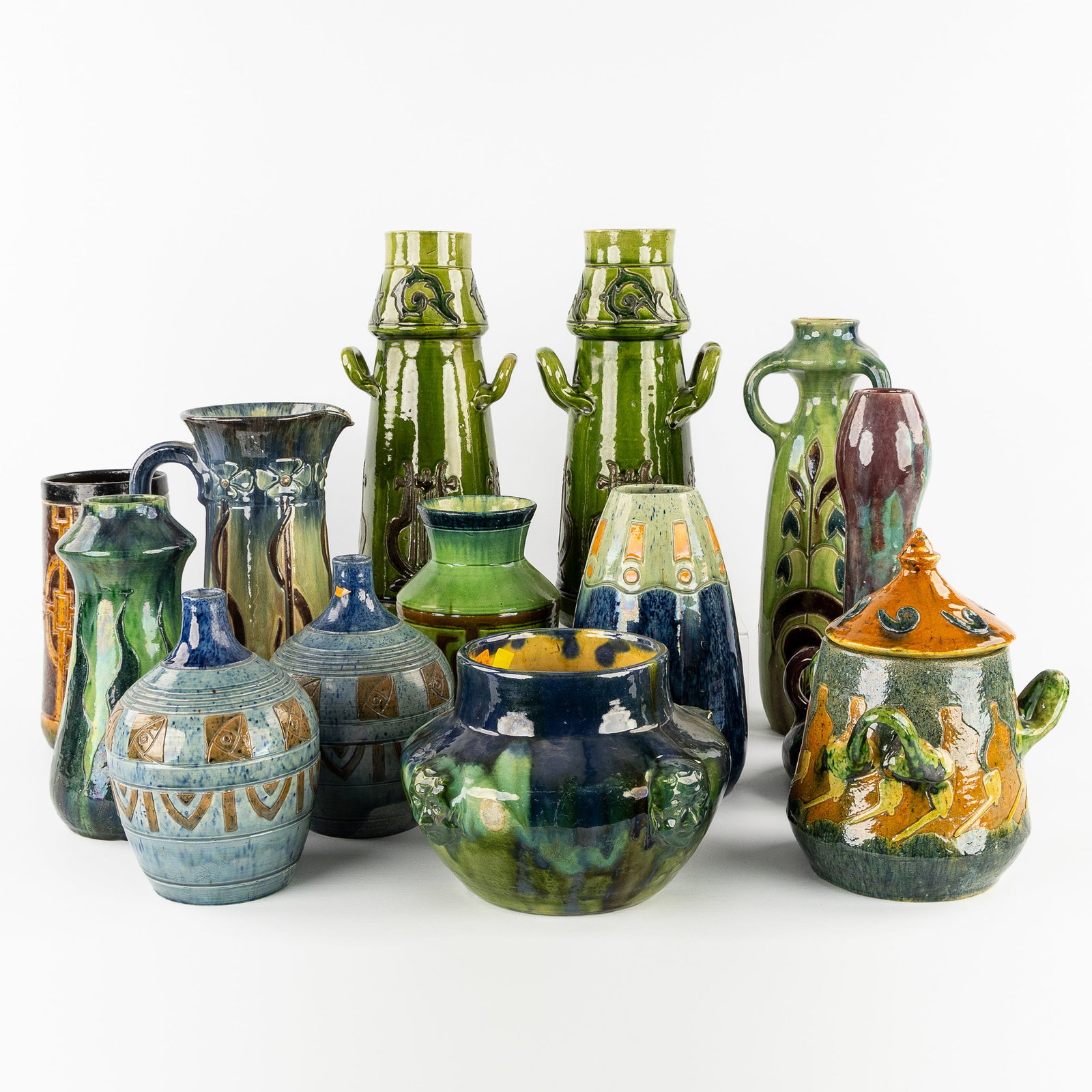 Laignel, 13 pieces of Flemish earthenware. Early 20th century. (1 of 12)